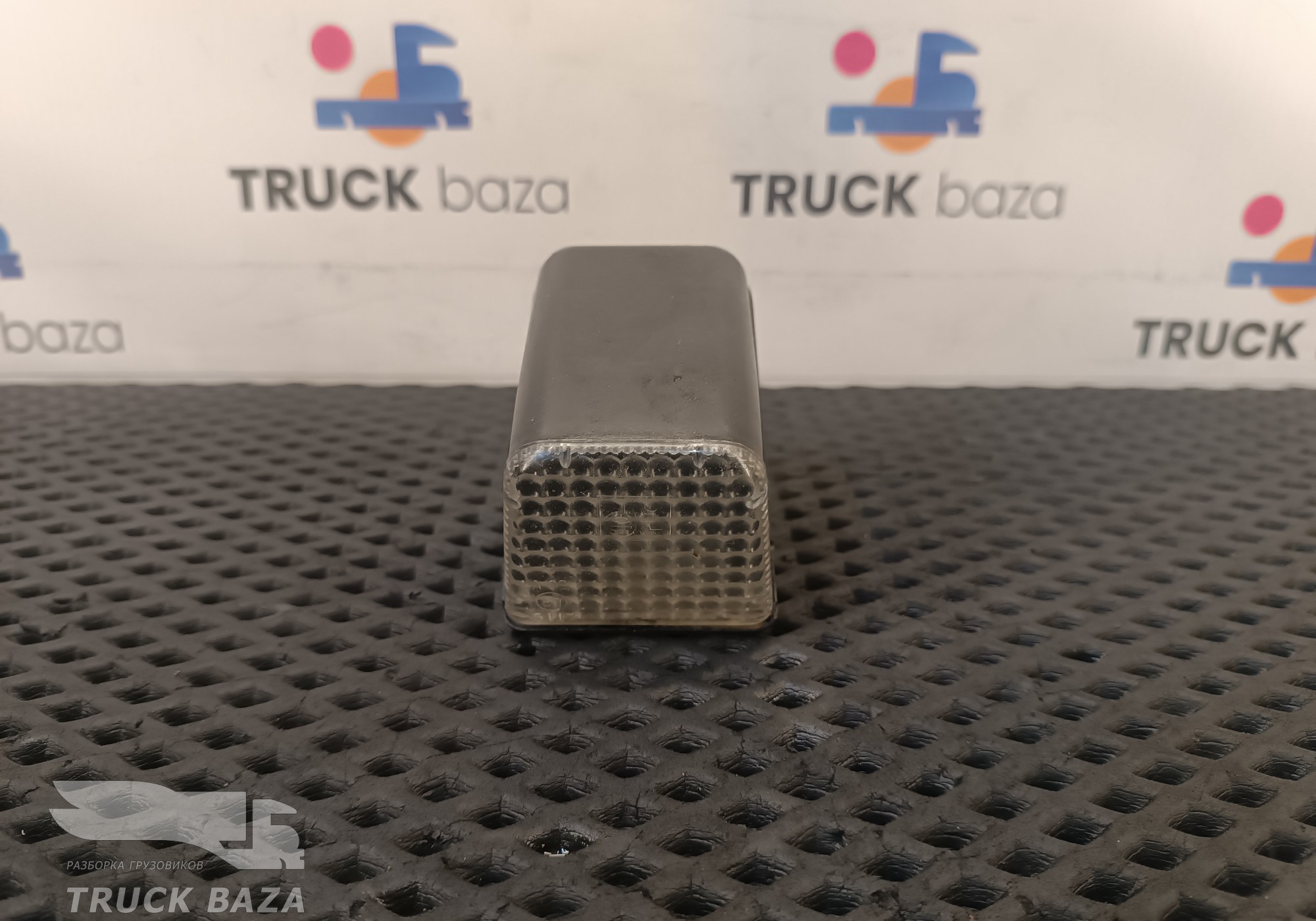 20409788 Фонарь противотуманный для Volvo FM II (с 2002)