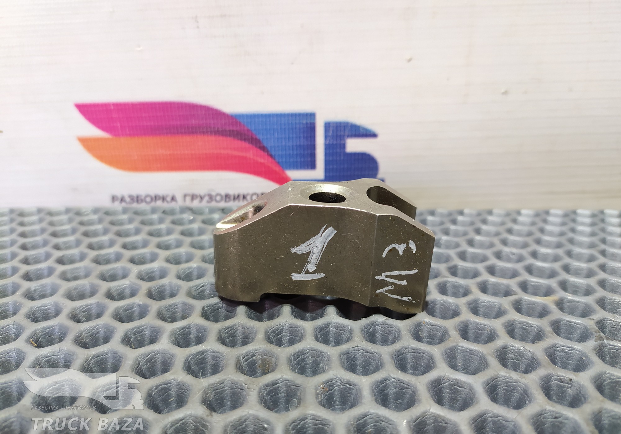 51101040036 Кронштейн форсунки топливной для Man F2000 II Evolution / FE (с 1998 по 2001)