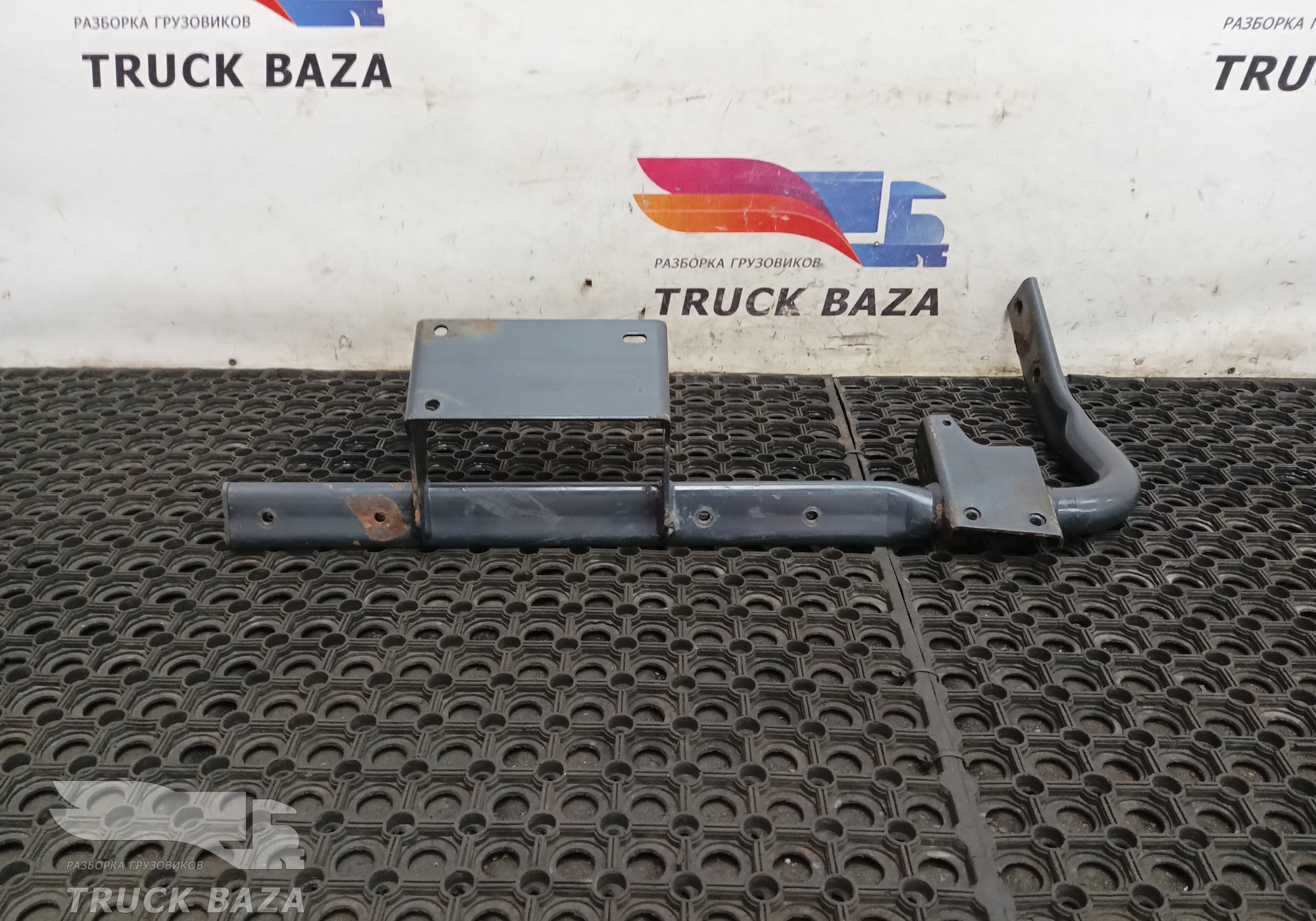 41296397 Кронштейн крыла переднего правый для Iveco