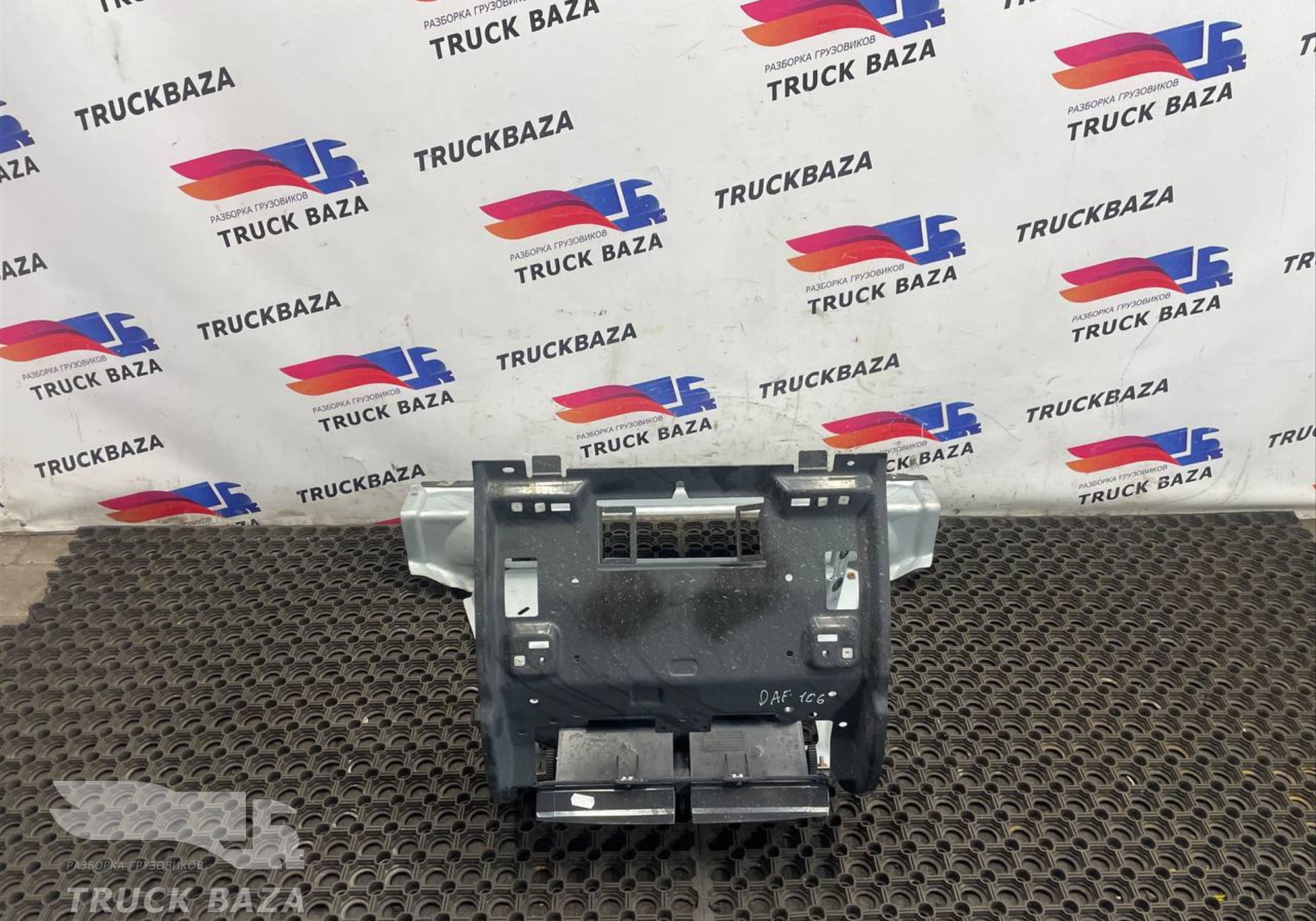 1308797 Кронштейн торпедо для Daf XF106 (с 2012)