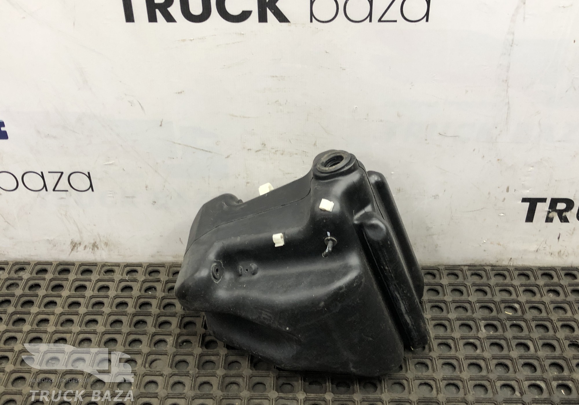 81264810085 Бачок омывателя лобового стекла