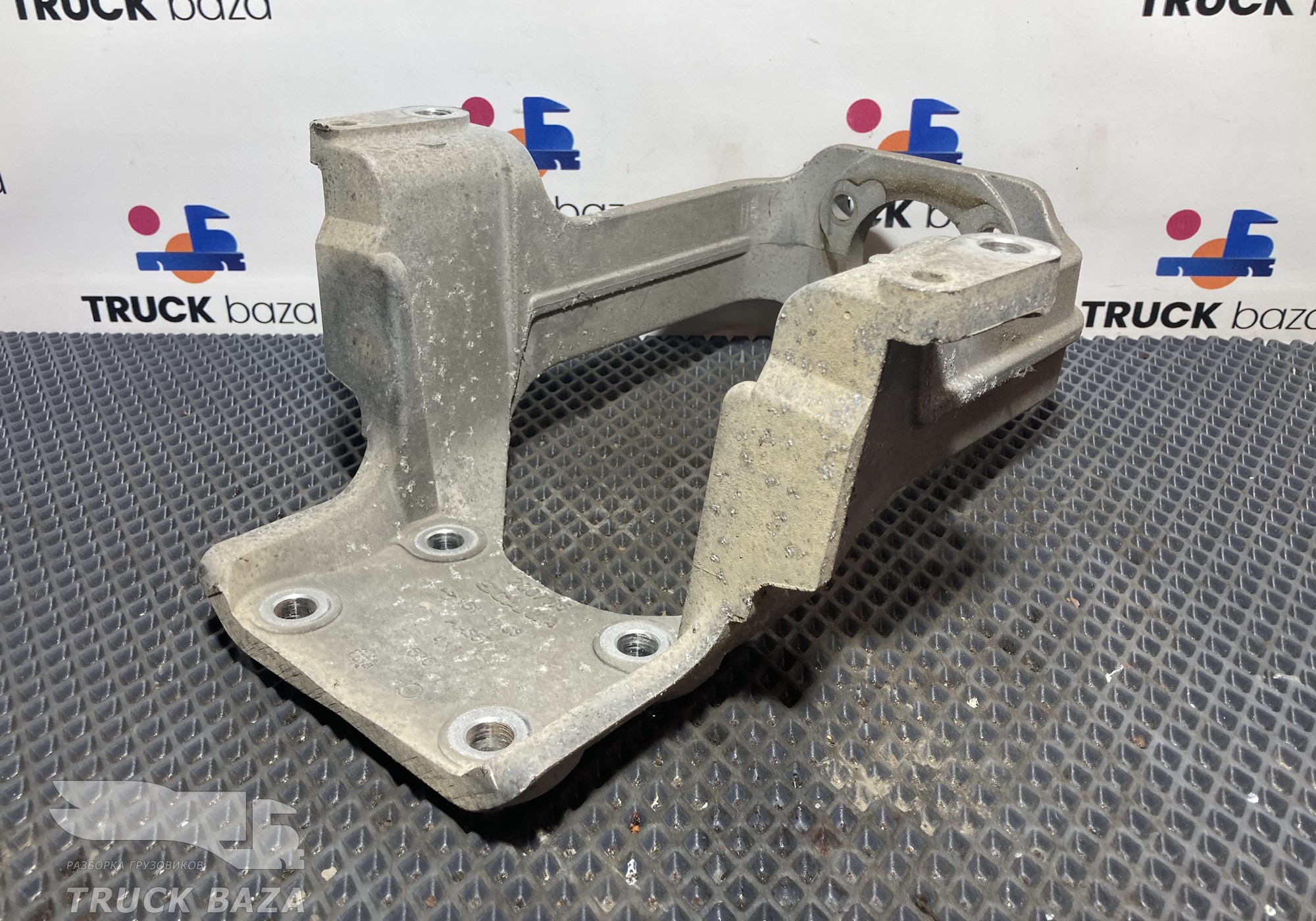 2007105 Кронштейн амортизатора кабины