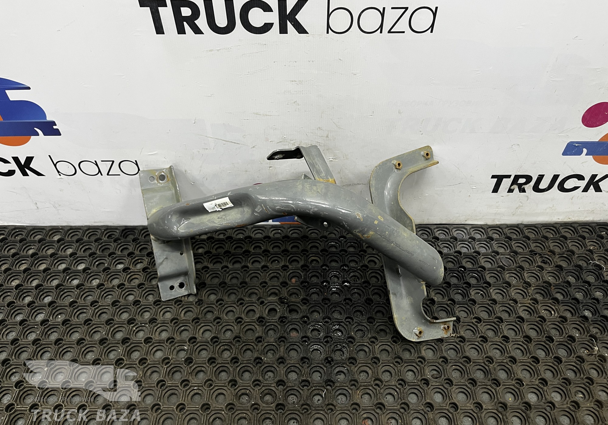 WG1664235108 Кронштейн подножки правой для Sinotruk Howo T5G