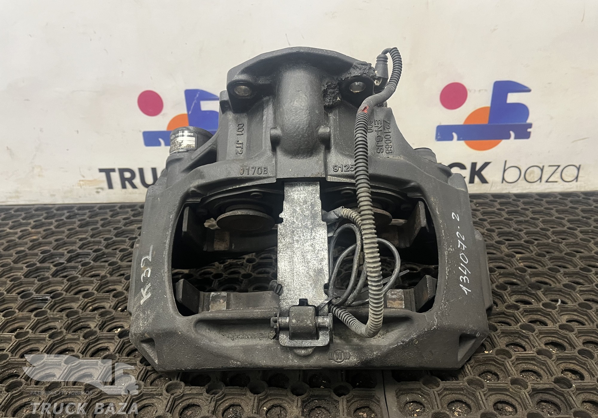 HD90009440036 Суппорт передний правый 2021 год для КАМАЗ 5490