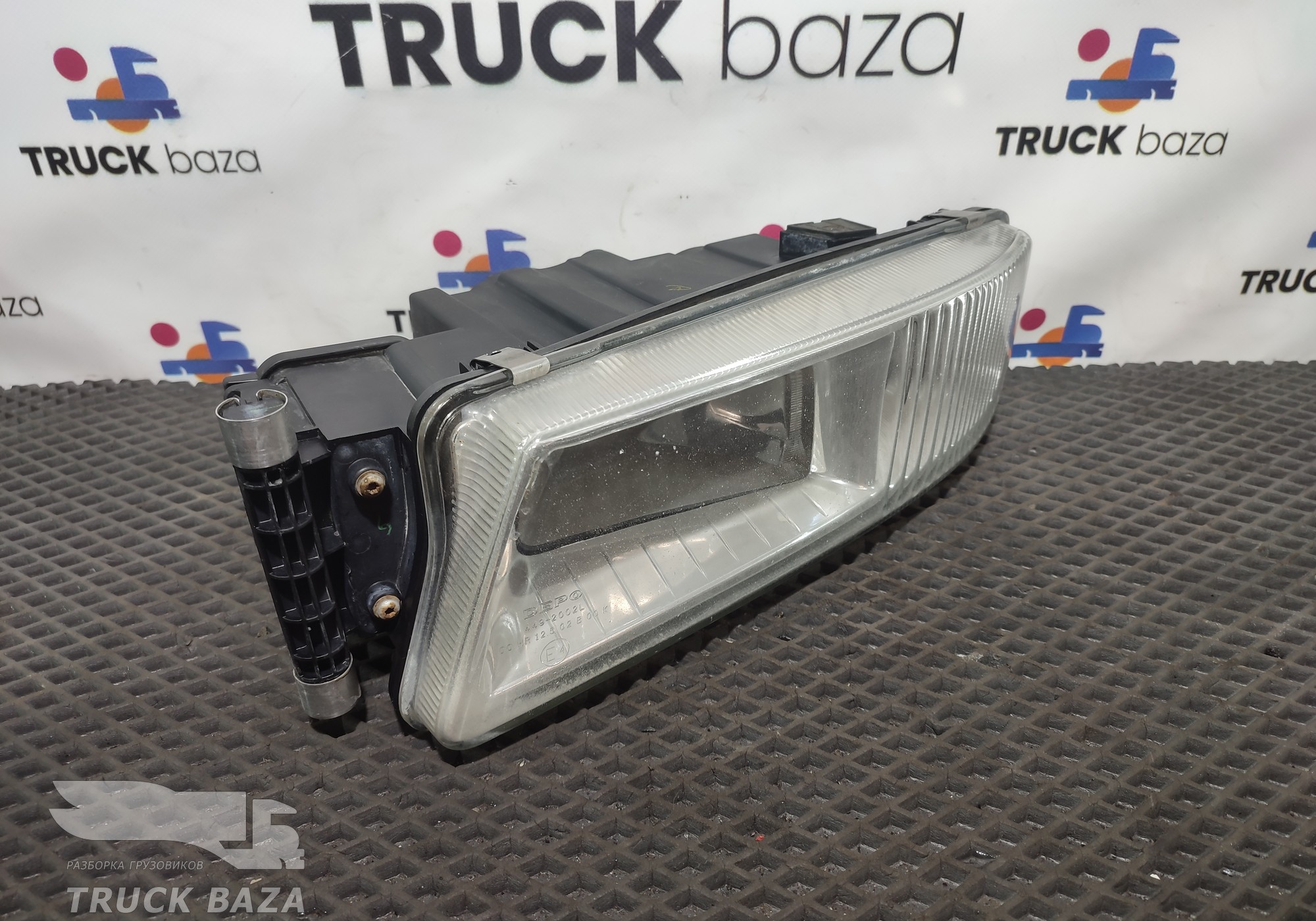 81251016521 Фара противотуманная левая для Man TGX II (с 2012)
