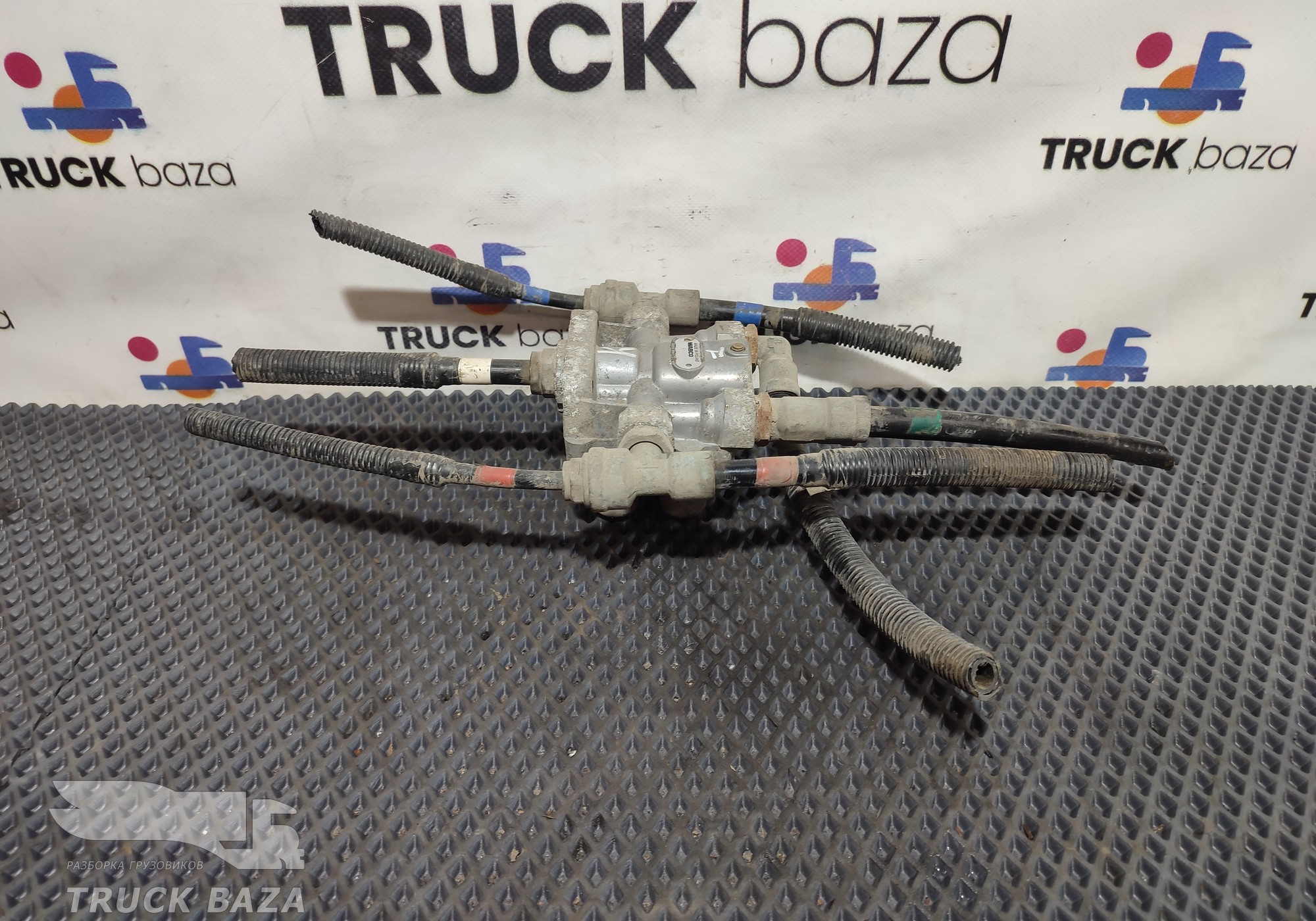 9347141100 Кран защитный 4-х контурный для КАМАЗ