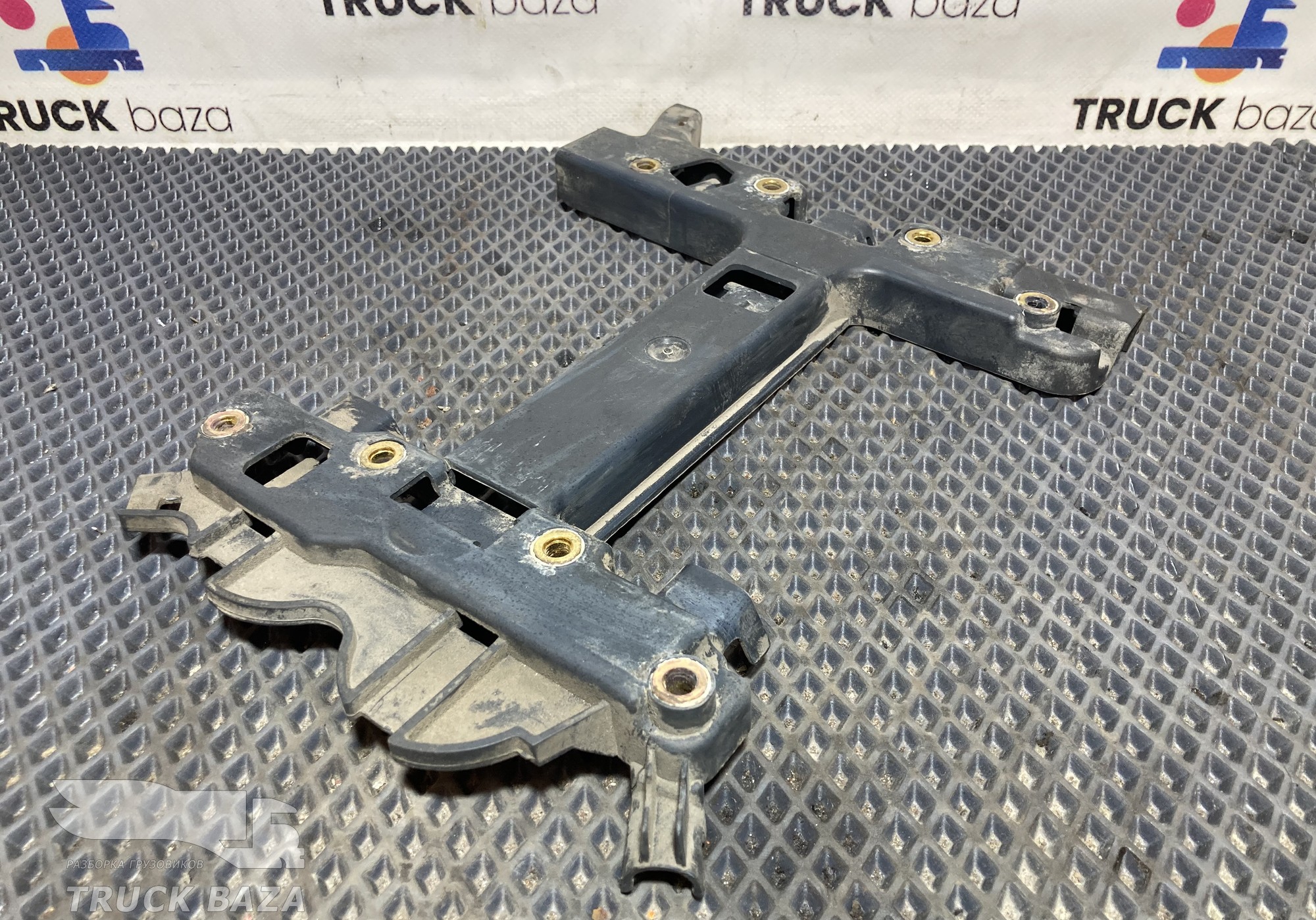 1487484 Канал электропроводки двигателя