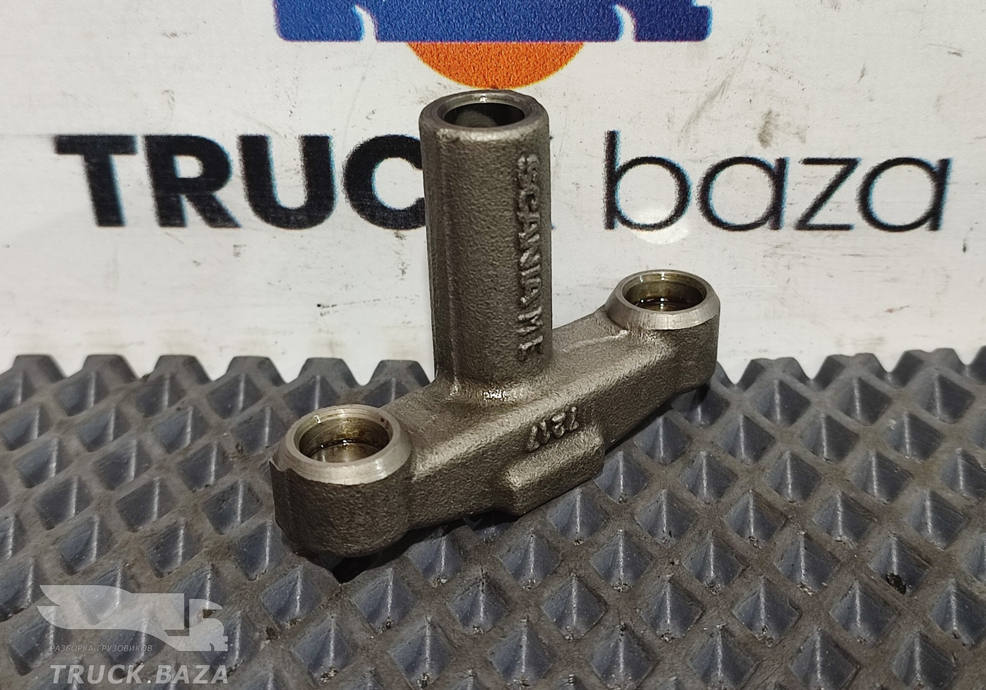 1916210 Коромысло