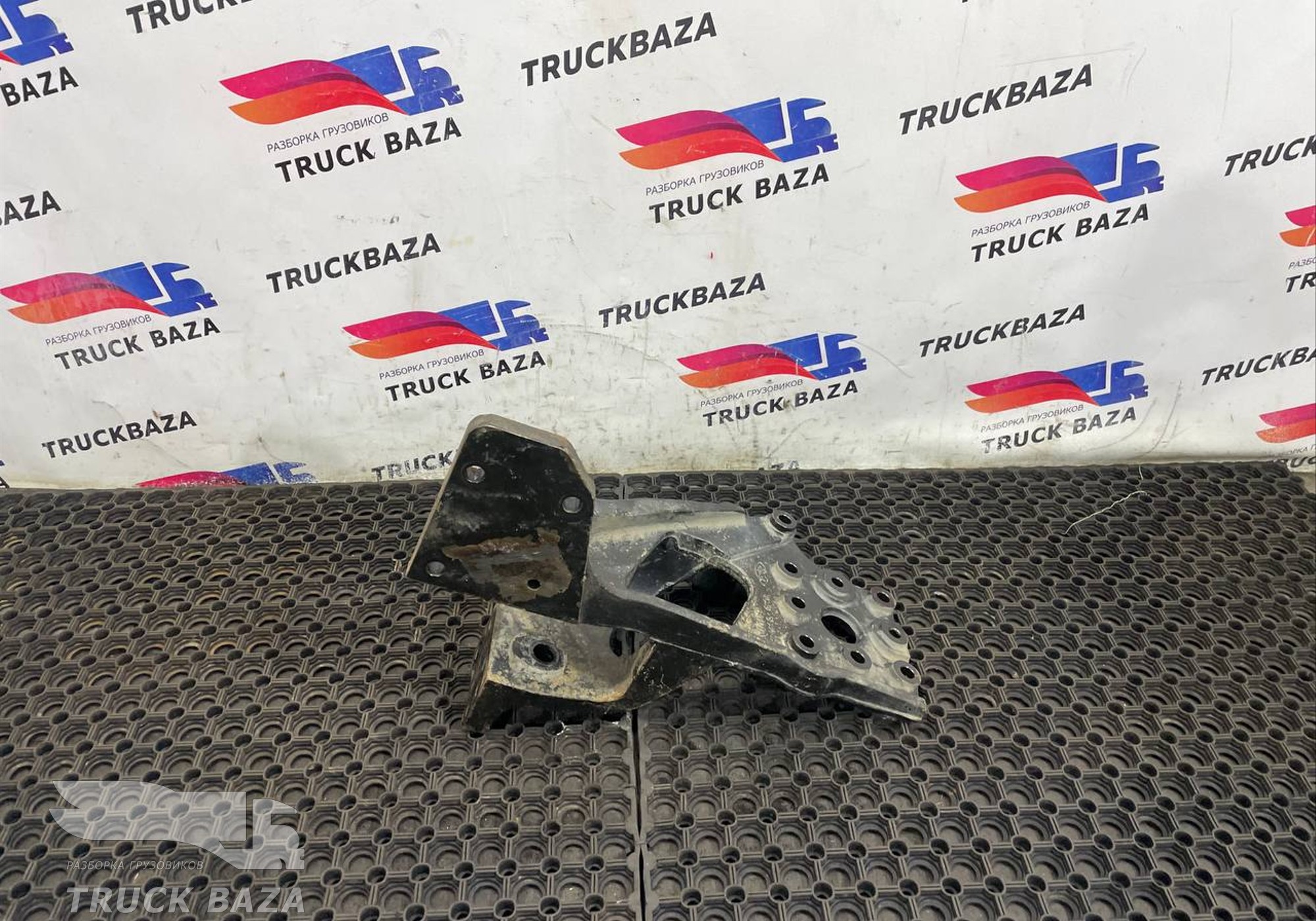 JC465340AA Кронштейн передней рессоры правый для Ford F-MAX (с 2018)