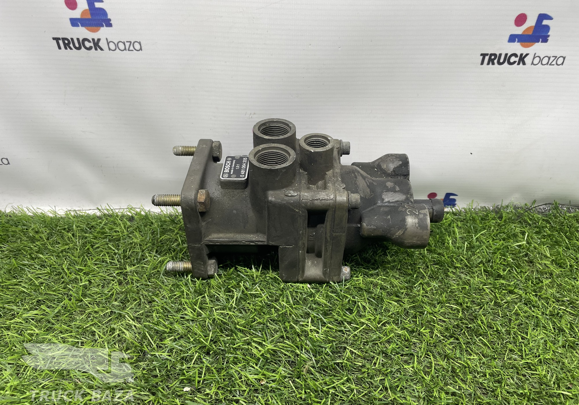 0481064205 Кран тормозной главный