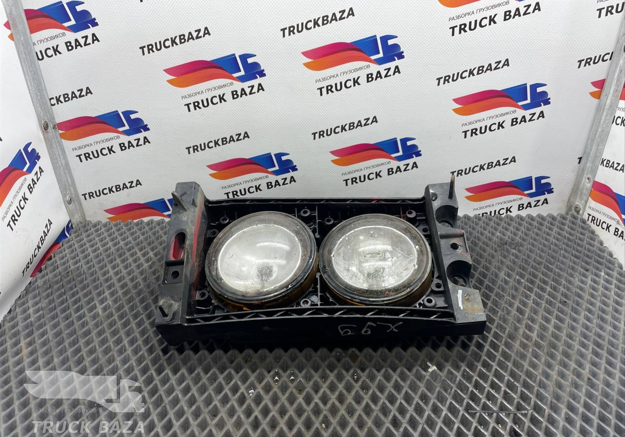 1733057 Фара противотуманная левая для Daf XF105 (с 2005)