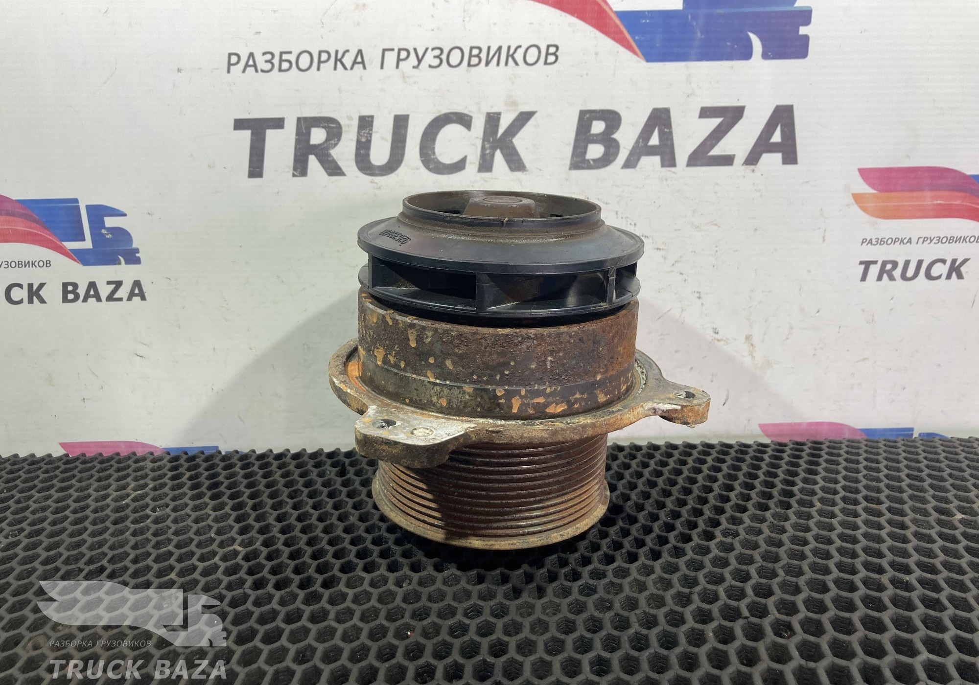 500321138 Насос водяной для Iveco Eurotrakker