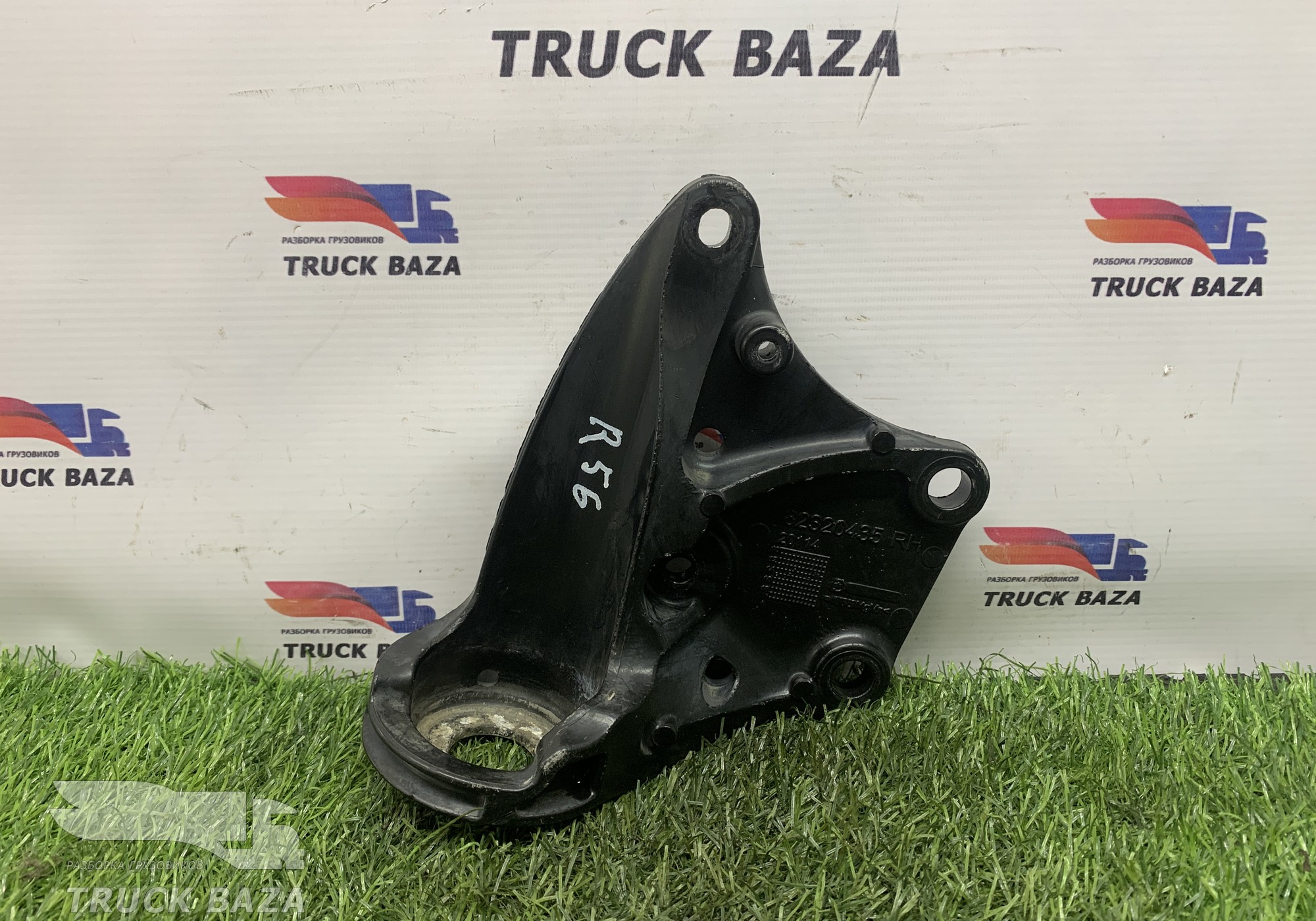 82320435 Кронштейн амортизатора кабины правый для Renault T (с 2013)