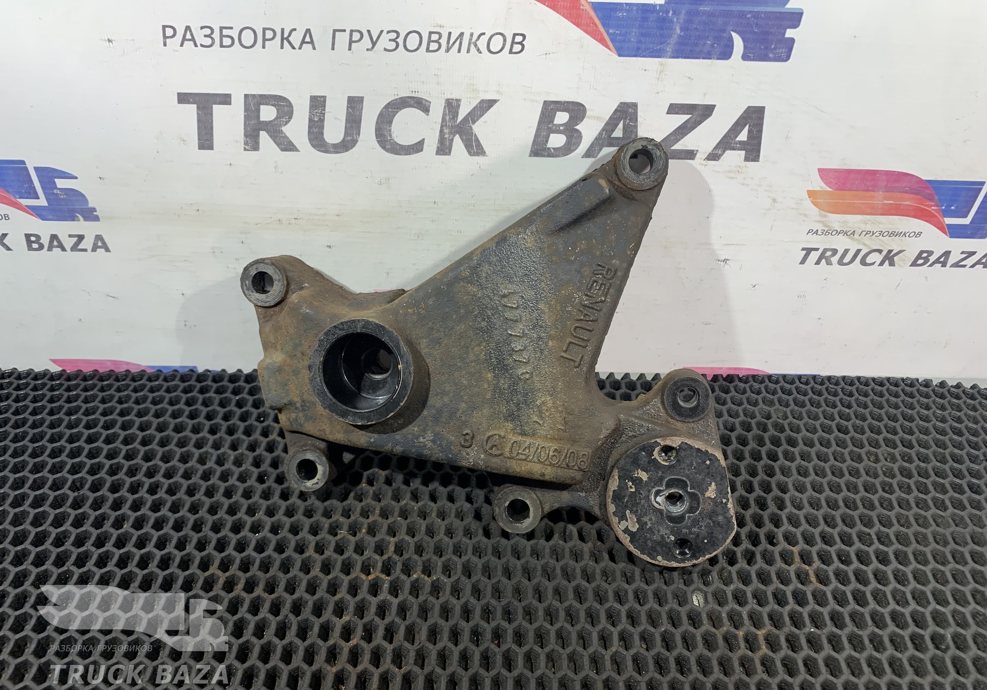 5010477737 Кронштейн вискомуфты для MAZ 5440