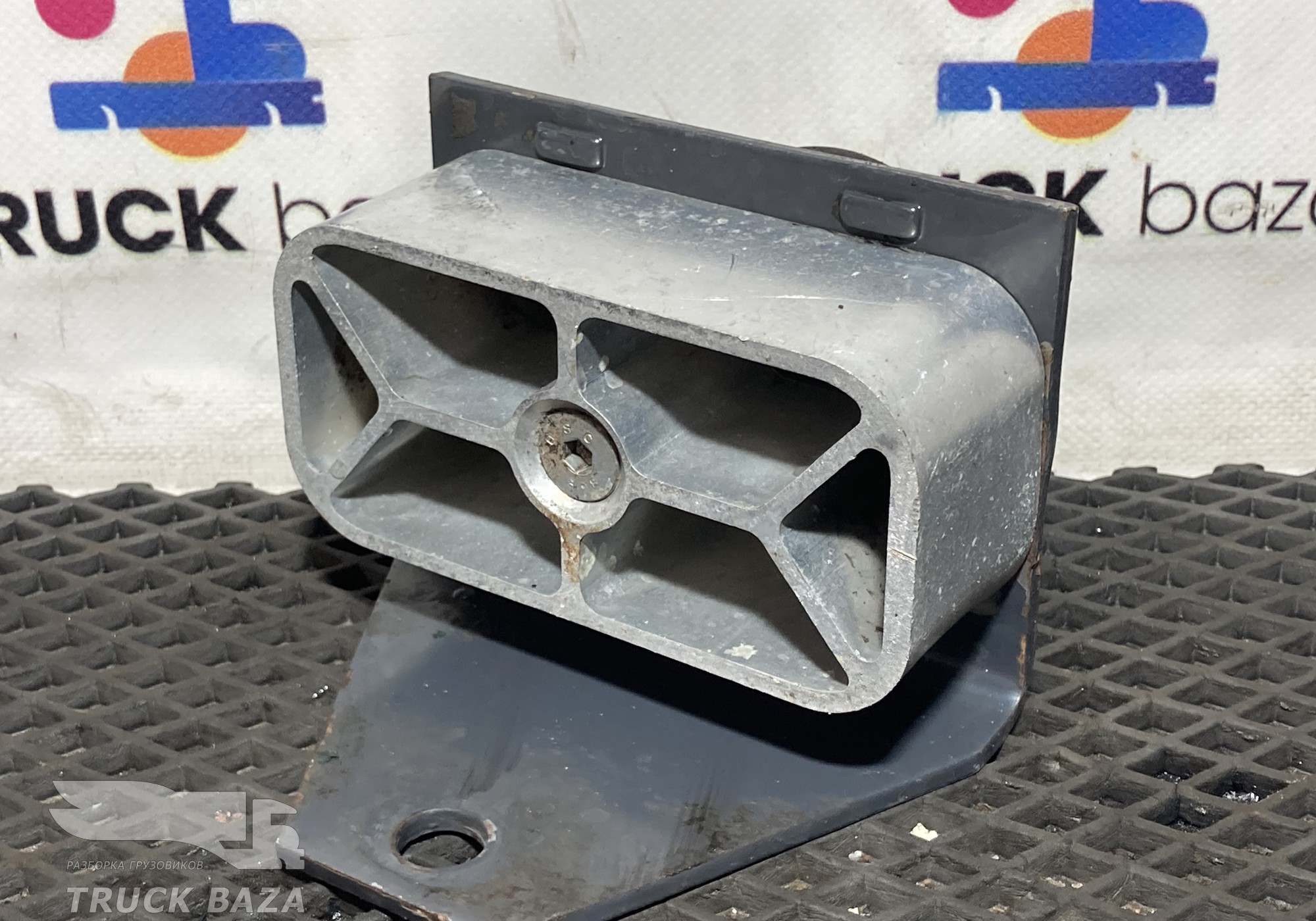 5010383949 Кронштейн отбойника передней рессоры для Renault Magnum