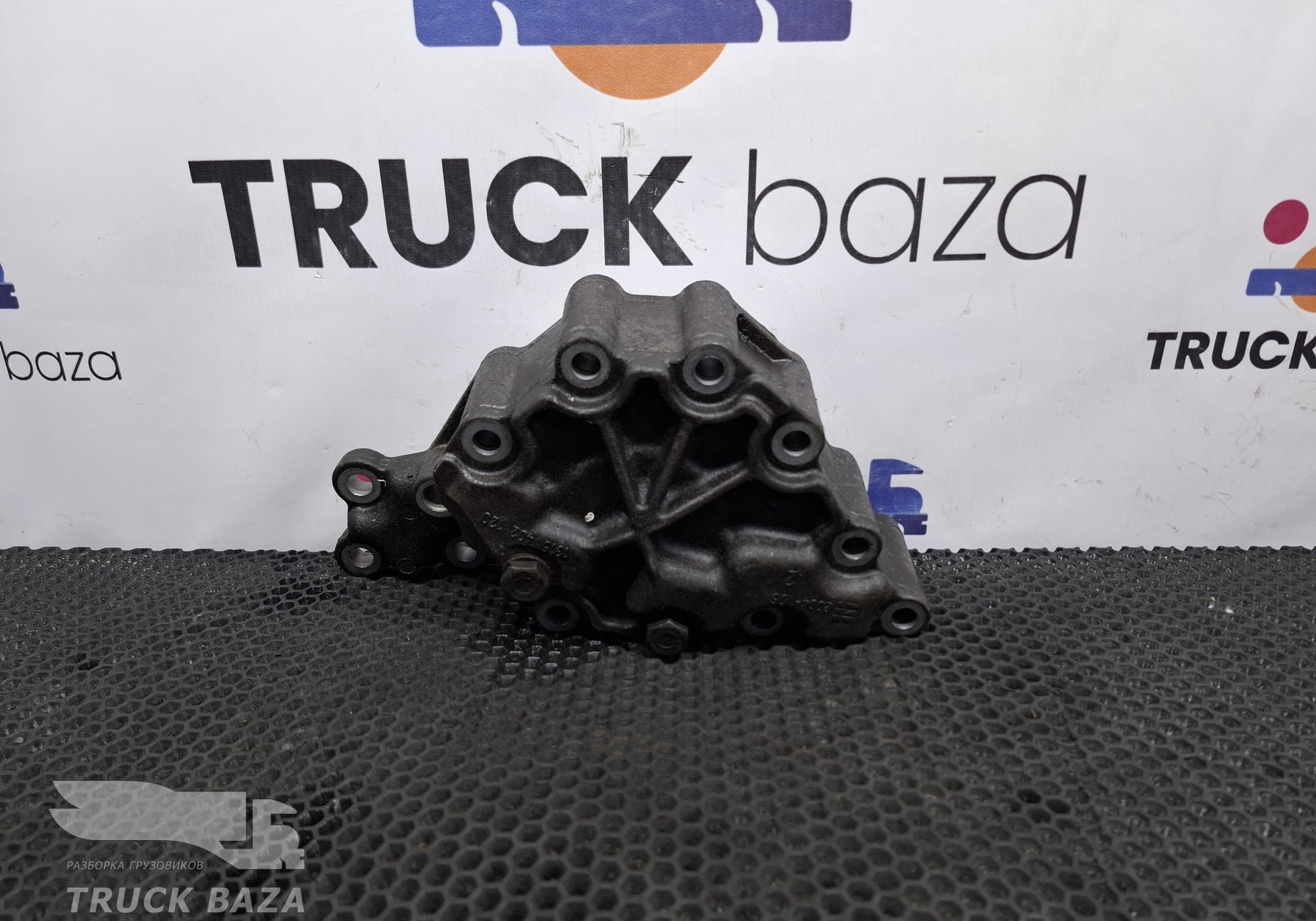 1315402120 Крышка масляного насоса КПП ZF для Man TGA