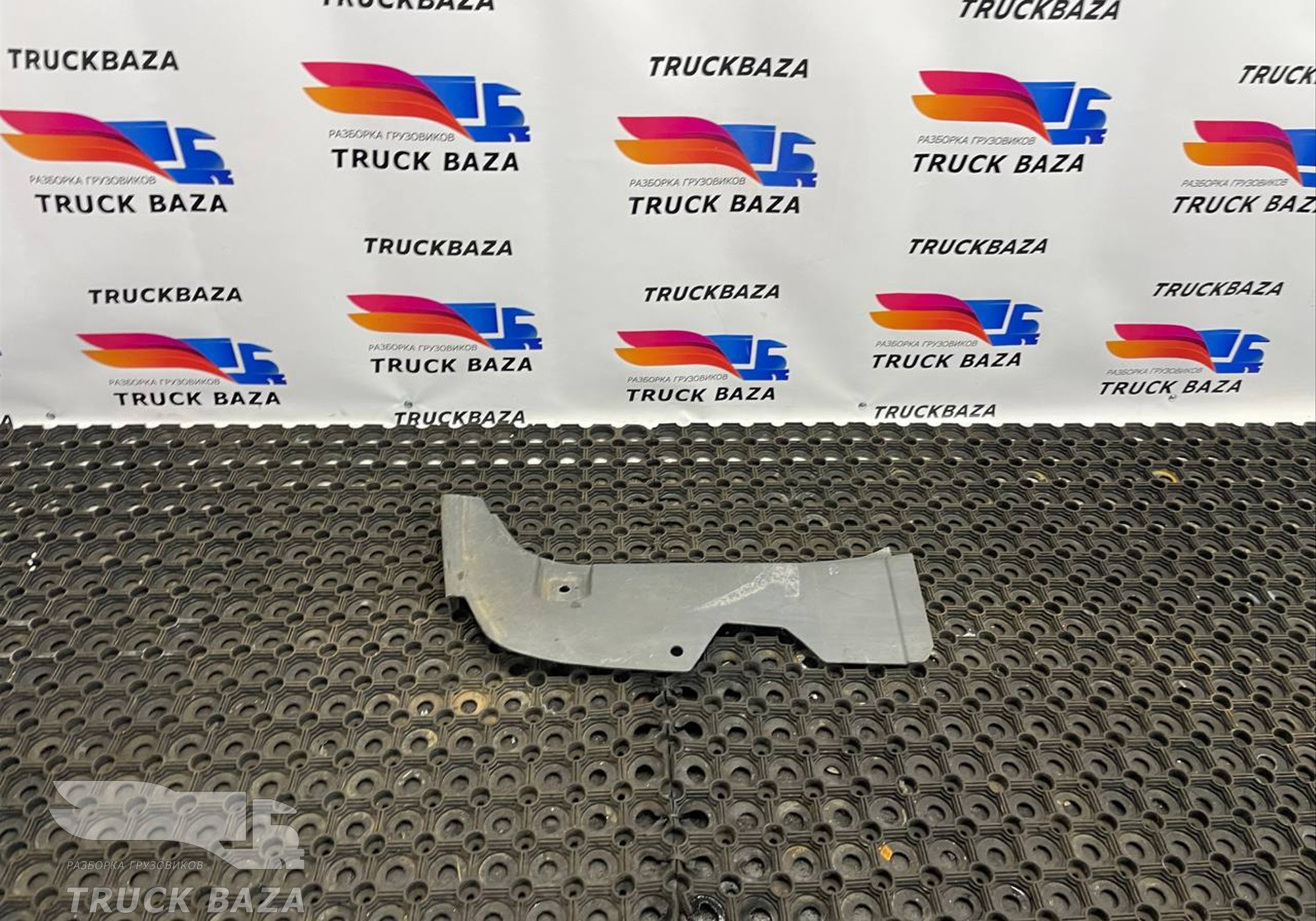 20593792 Обшивка стойки левая для Volvo FH FH13 (с 2002 по 2008)