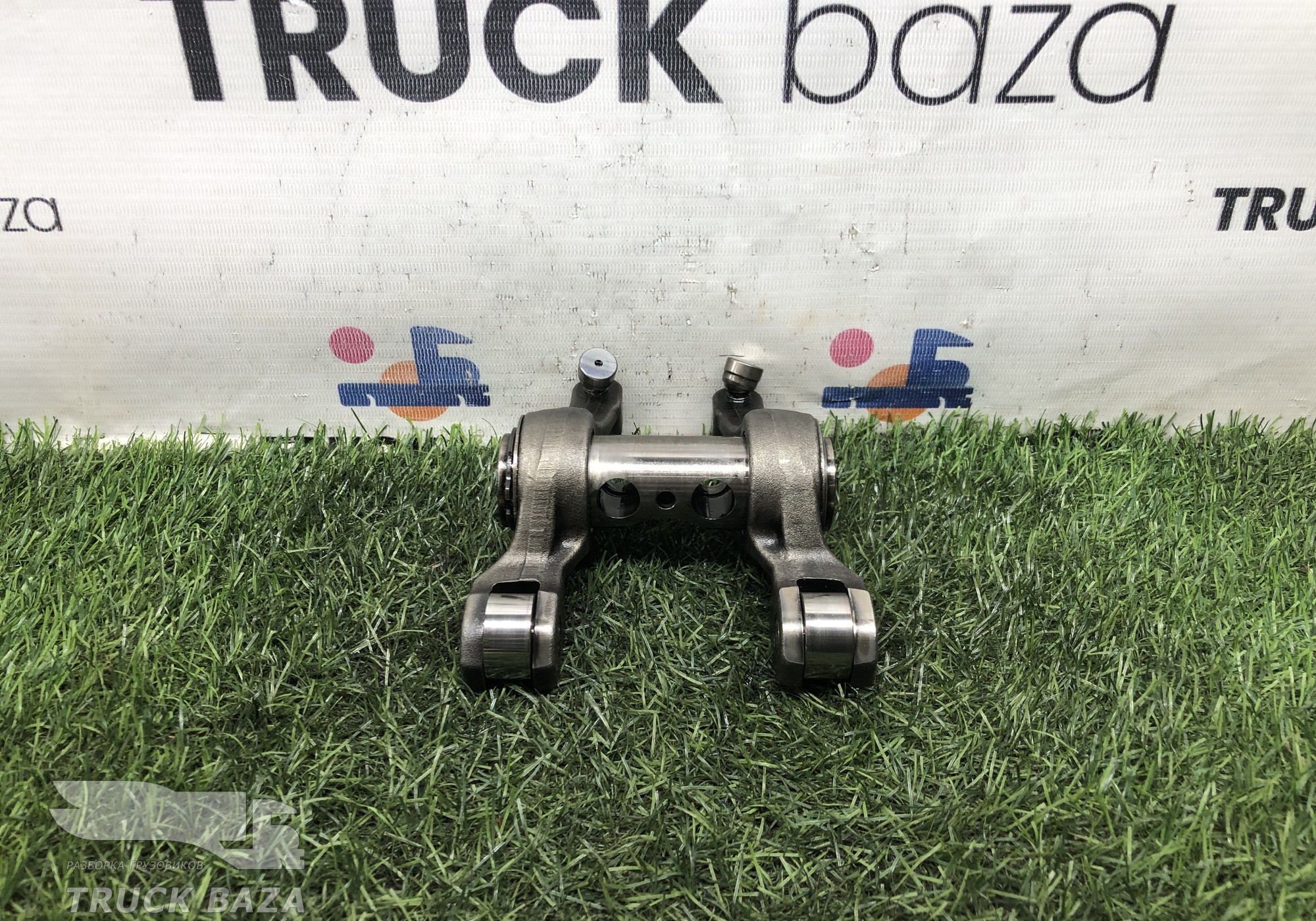 51042035065 Вал рокеров