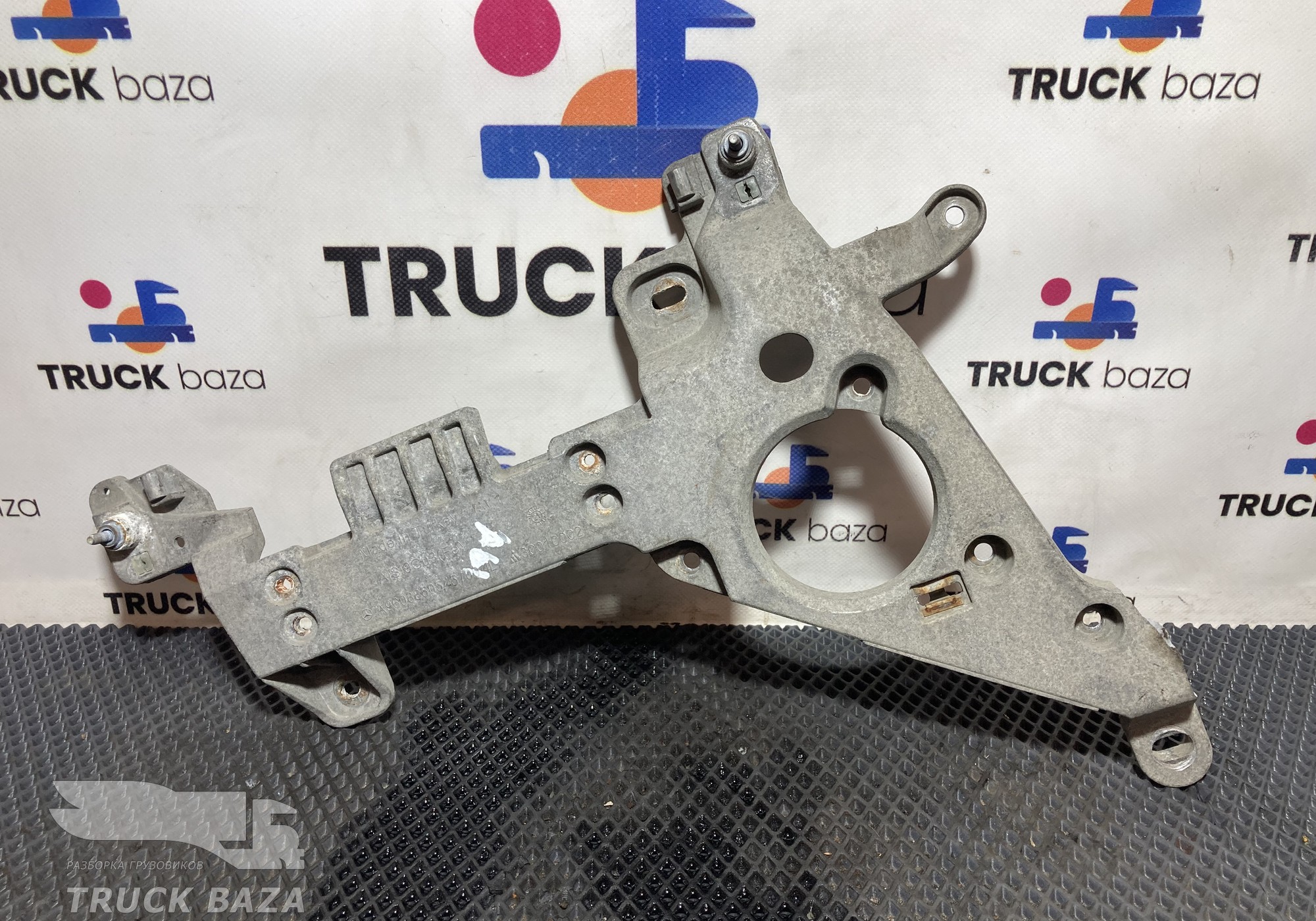 A9608850545 Кронштейн подножки левый для Mercedes-Benz Actros New Actros MP4 (с 2011)