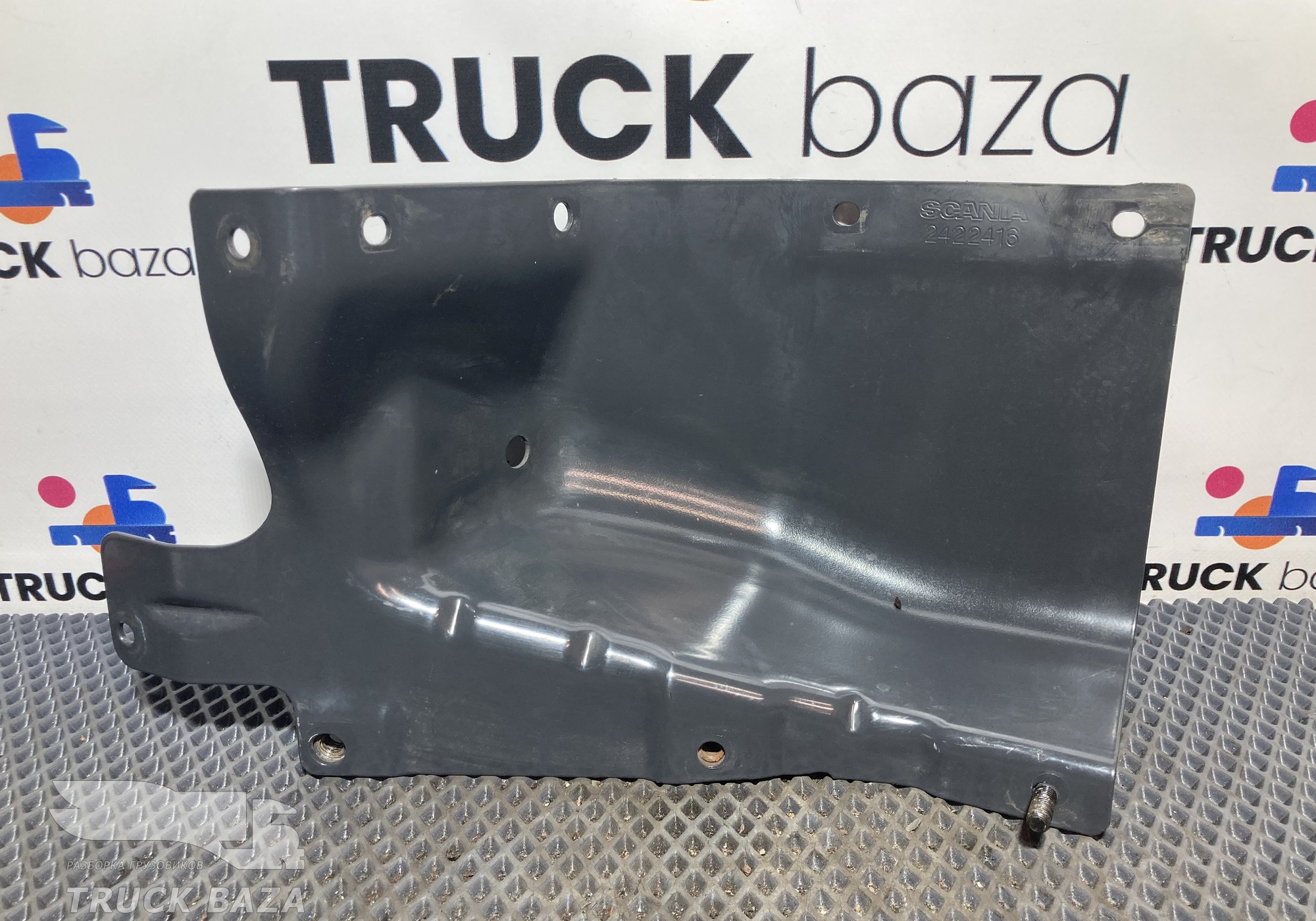 2422416 Кронштейн подножки правый для Scania 6-series R (с 2016)