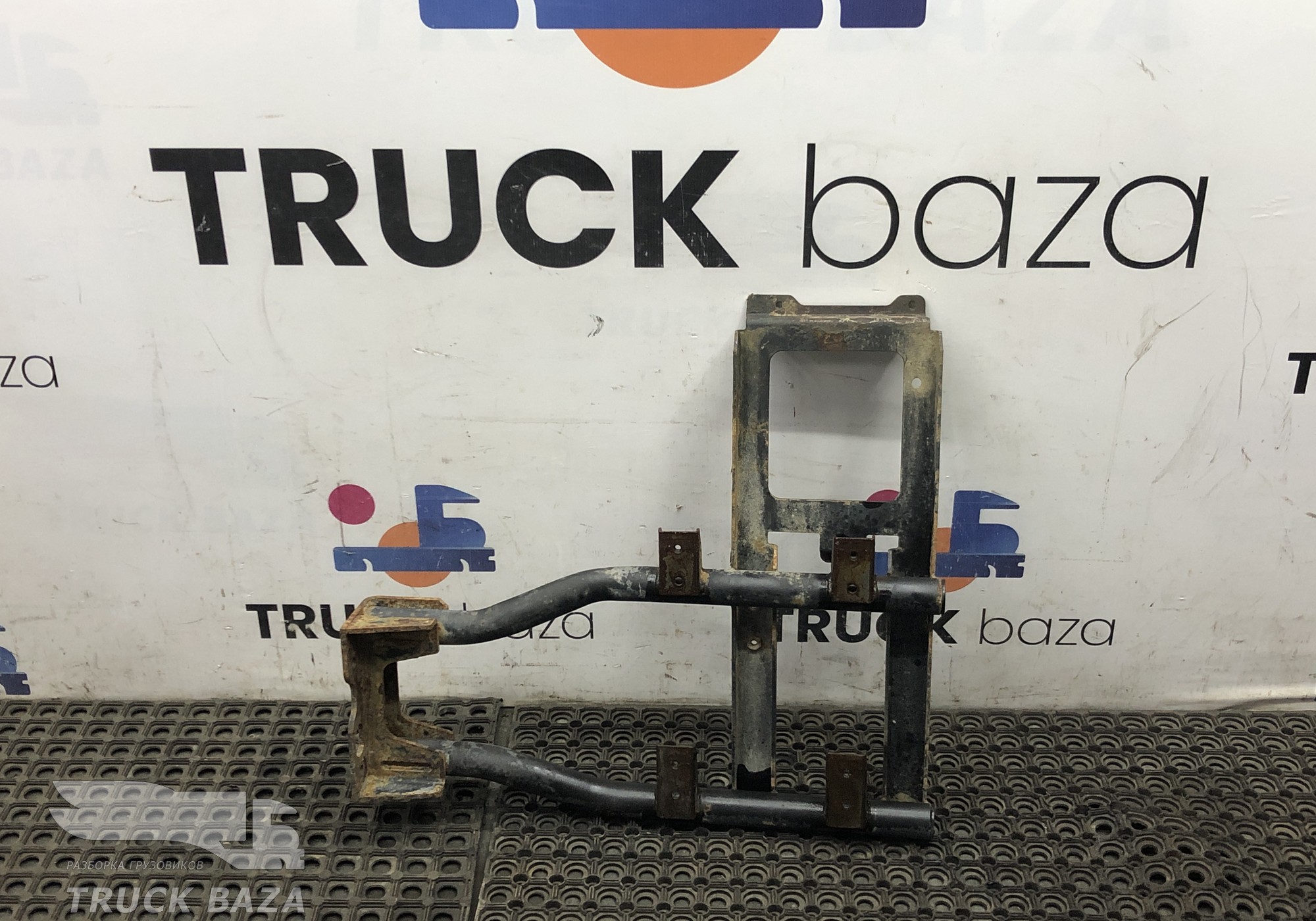 5490840315040 Кронштейн крыла передний правый для КАМАЗ 5490 (с 2013)