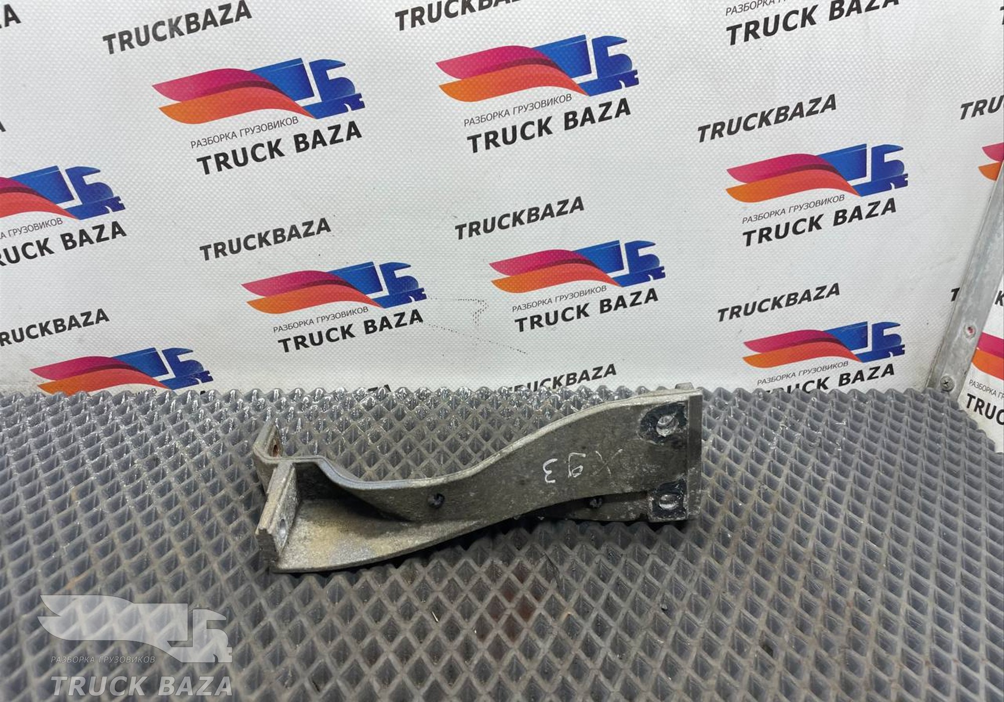 1837854 Кронштейн фары левый для Daf XF106 (с 2012)