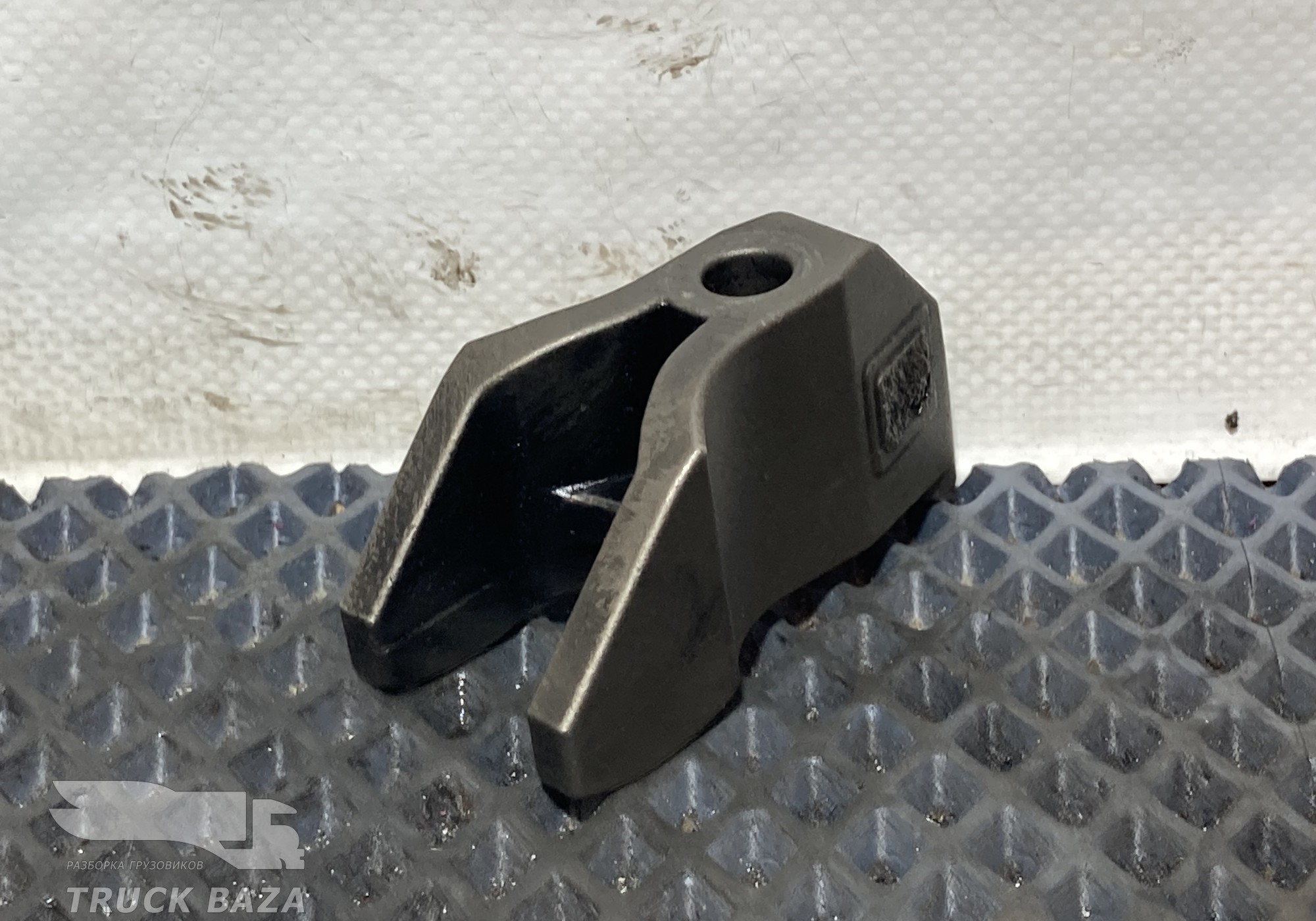 1791123 Кронштейн форсунки топливной