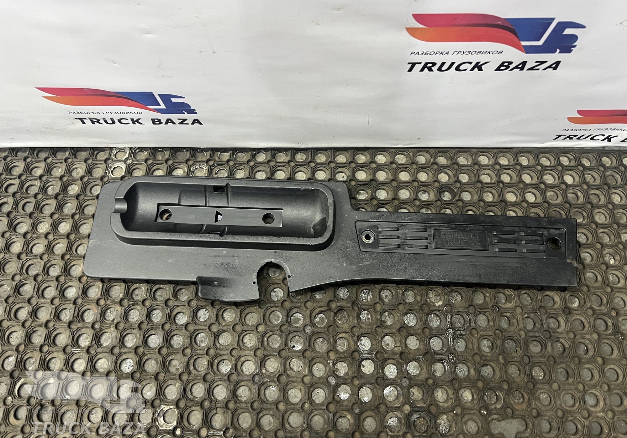 82504961 Накладка на порог правая для Renault T (с 2013)