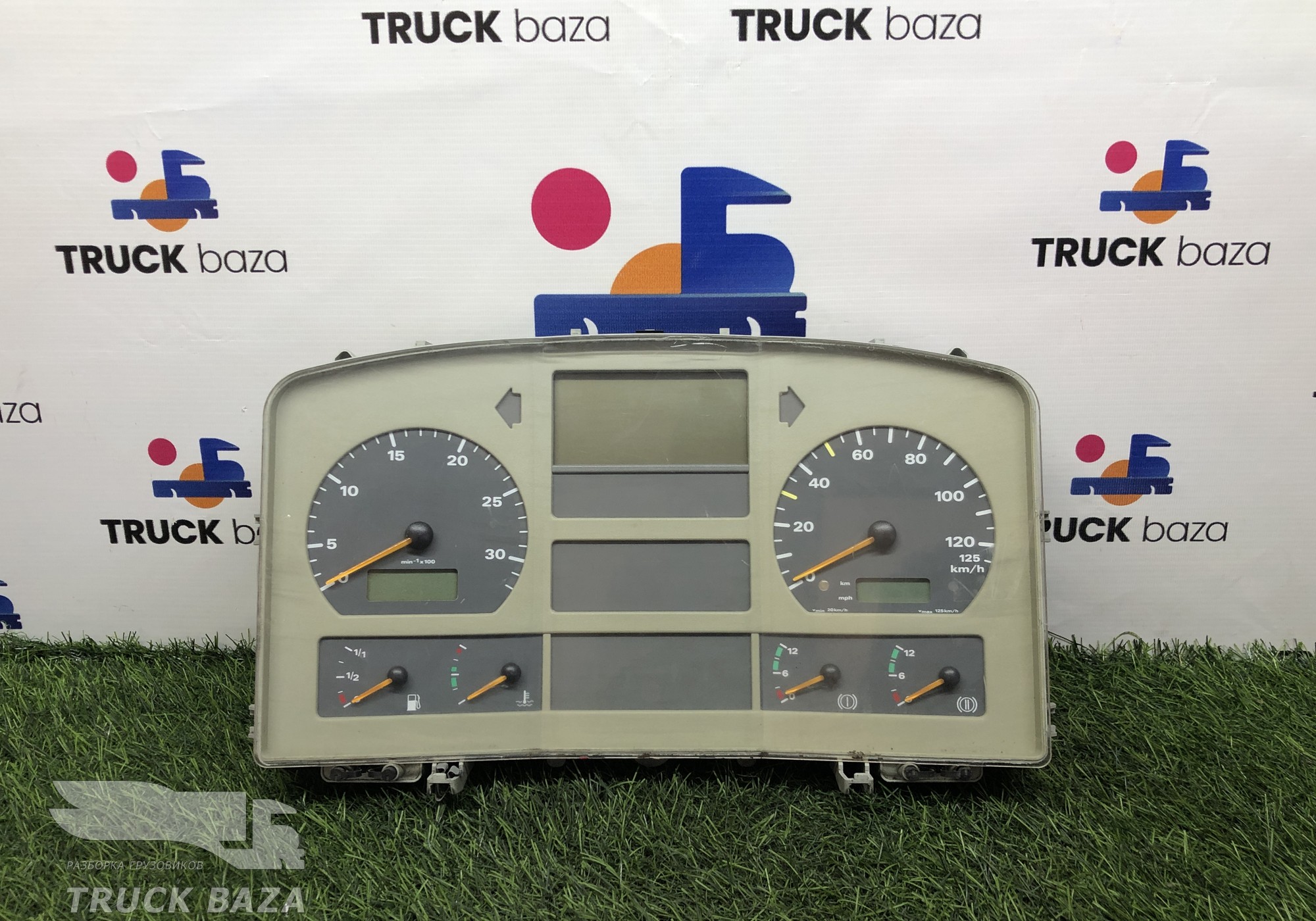 81272026125 Панель приборов