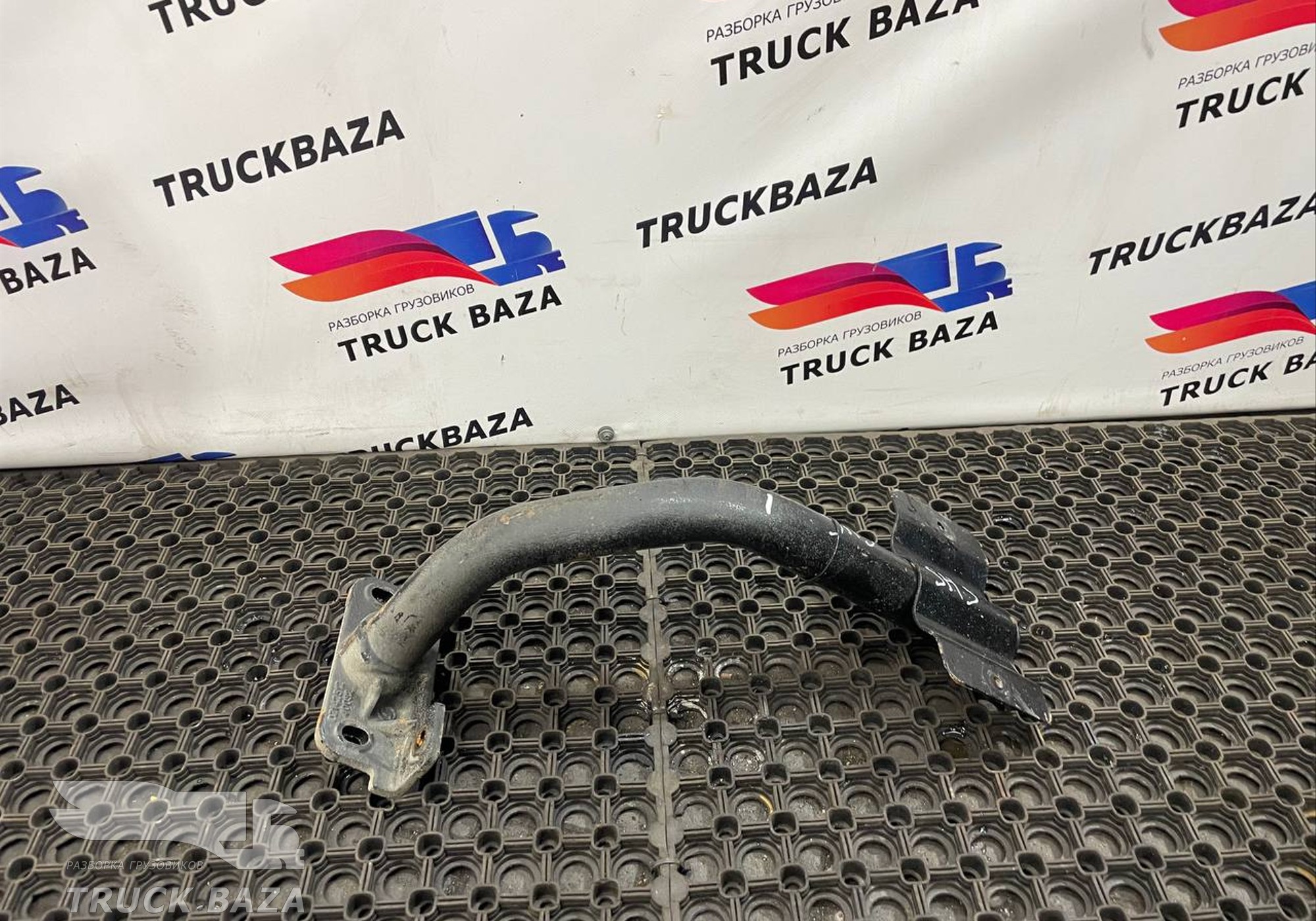 DZ14251240032 Кронштейн подножки для Shacman X3000 (с 2014)