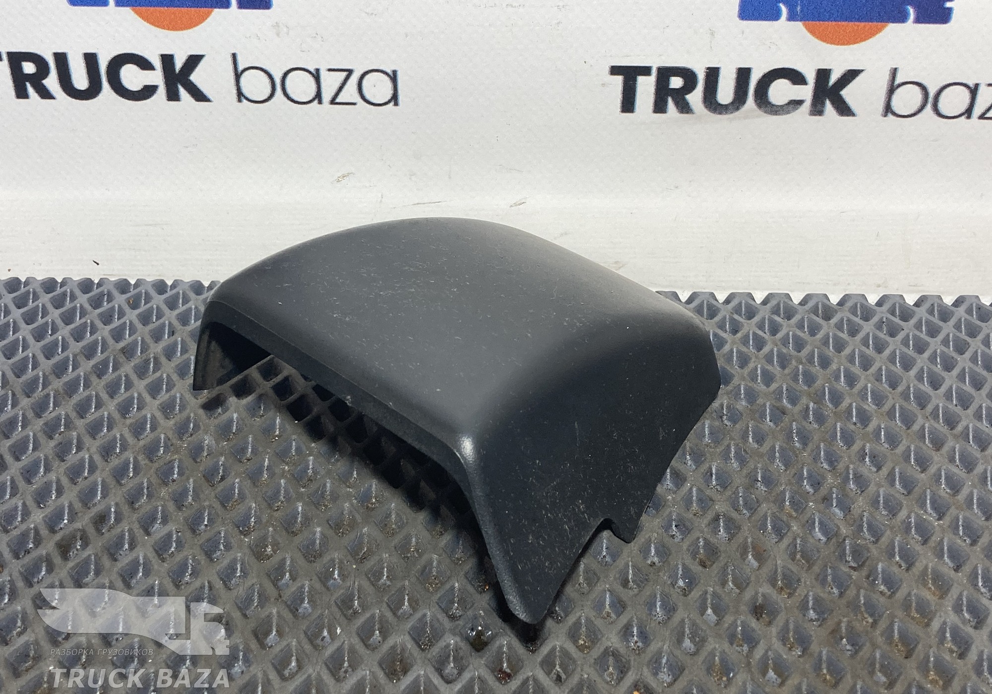 1456917 Крышка дверной петли левой