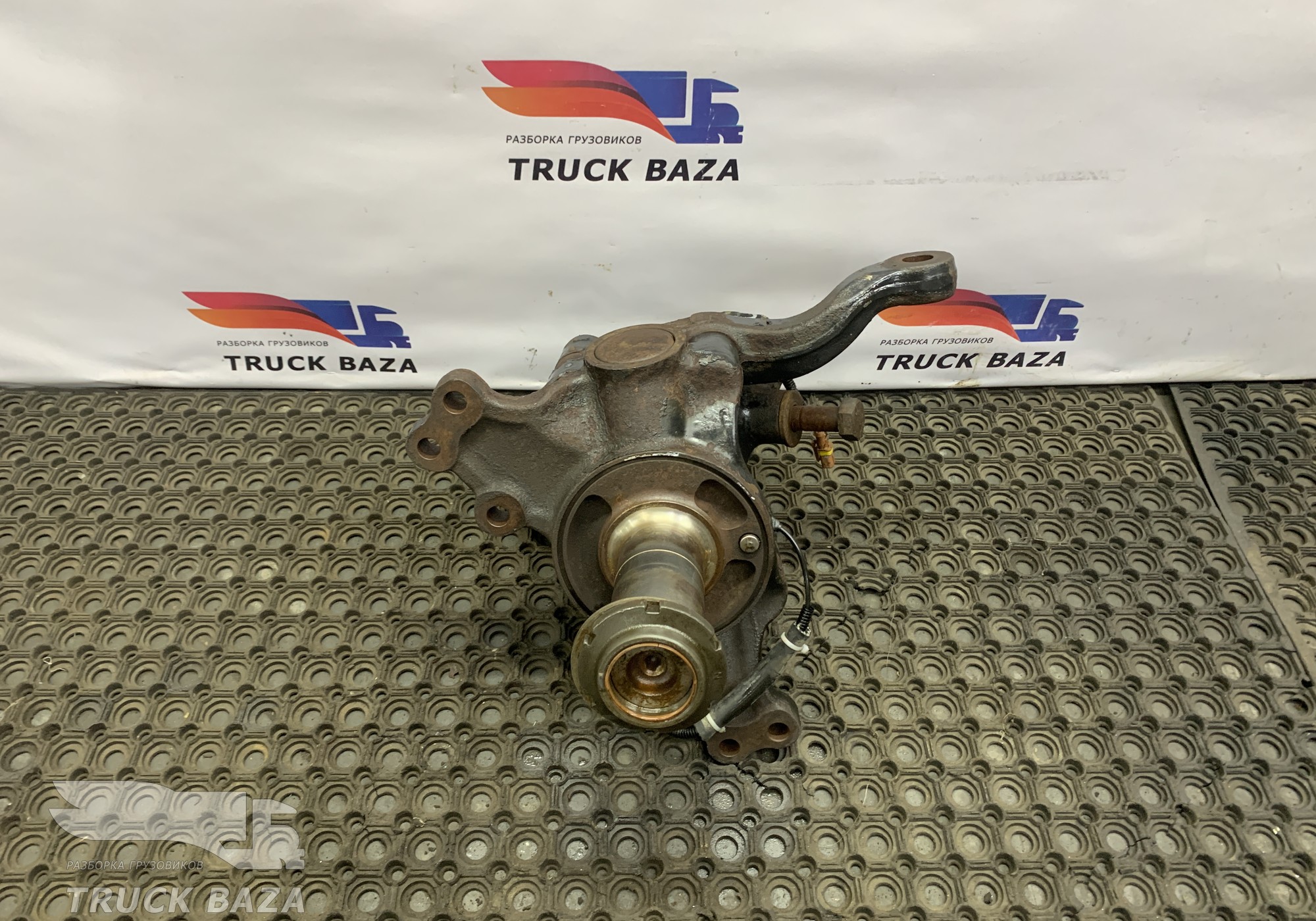 81442016303 Кулак поворотный левый