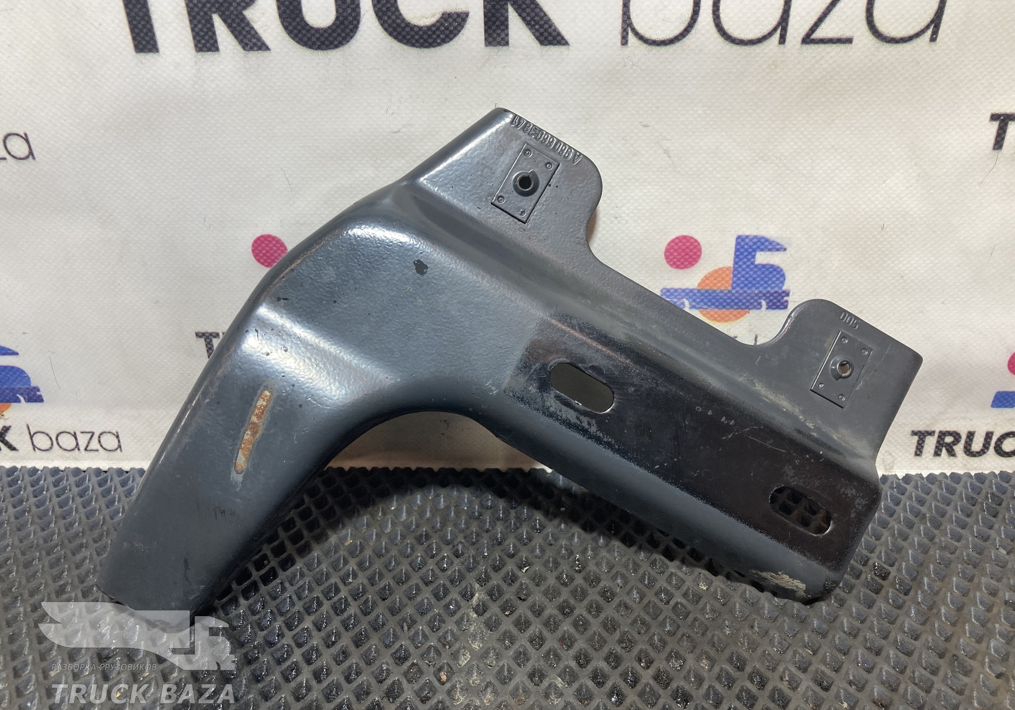 9606603841 Кронштейн подножки правый для Mercedes-Benz Actros New Actros MP4 (с 2011)