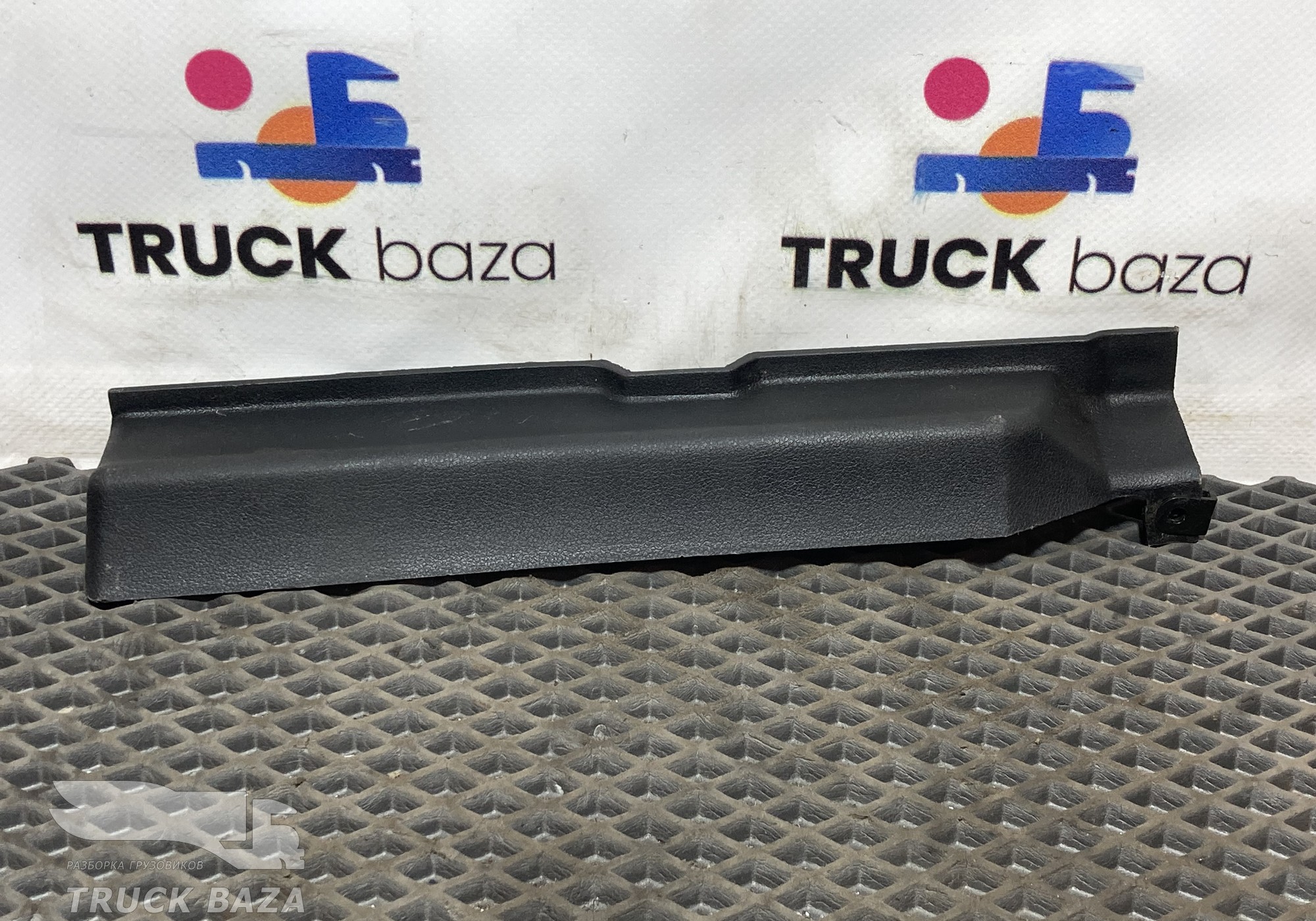 810W624300086 Накладка стойки кабины нижняя правая для Sinotruk Sitrak C7H