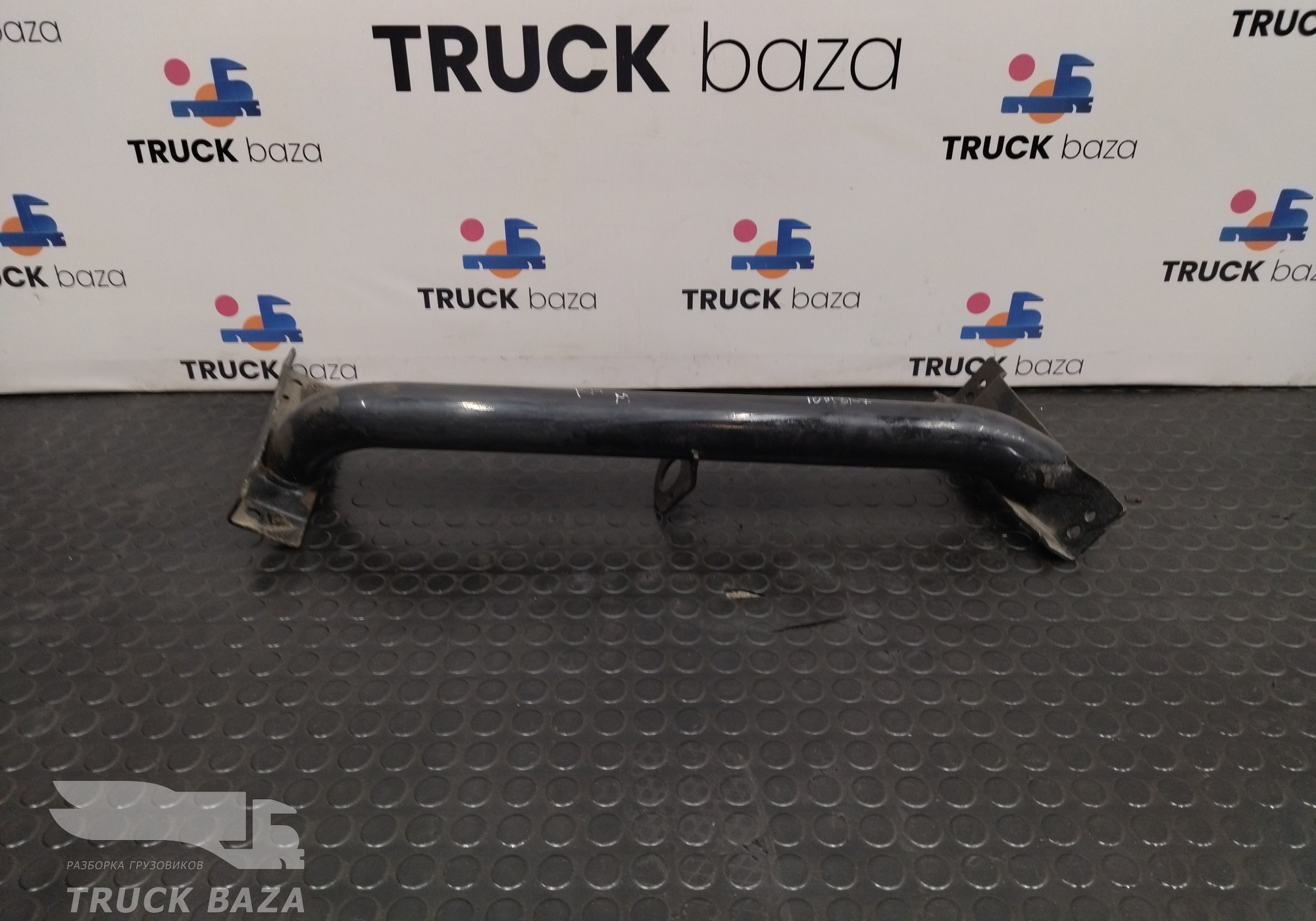 81615405078 Кронштейн корпуса подножек правый