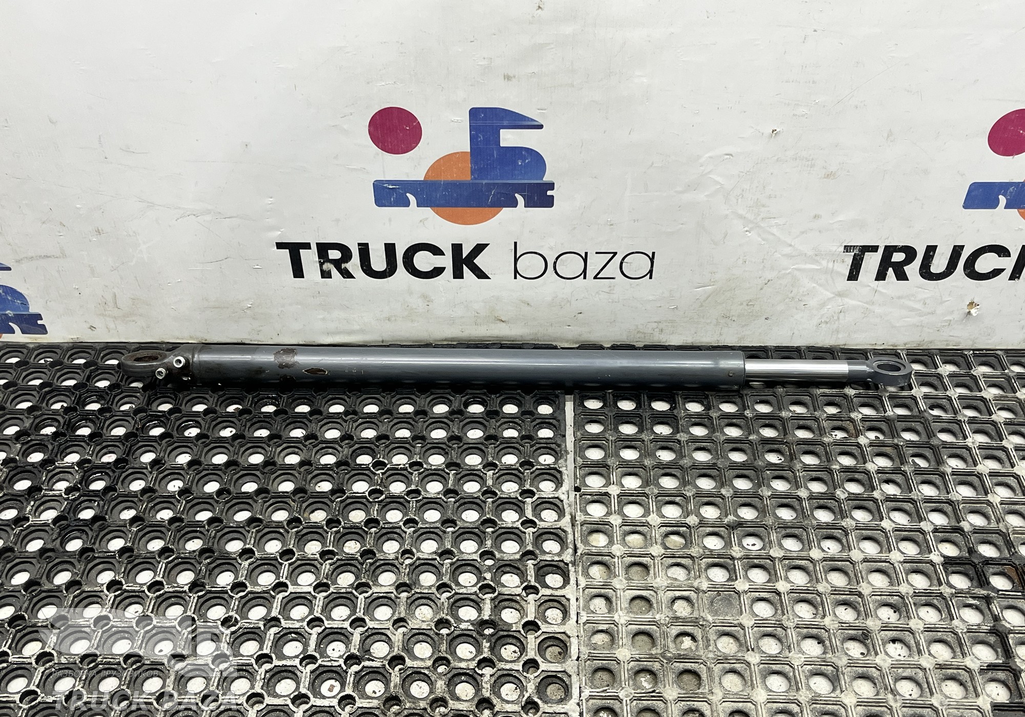 1345473 Цилиндр подъёма кабины