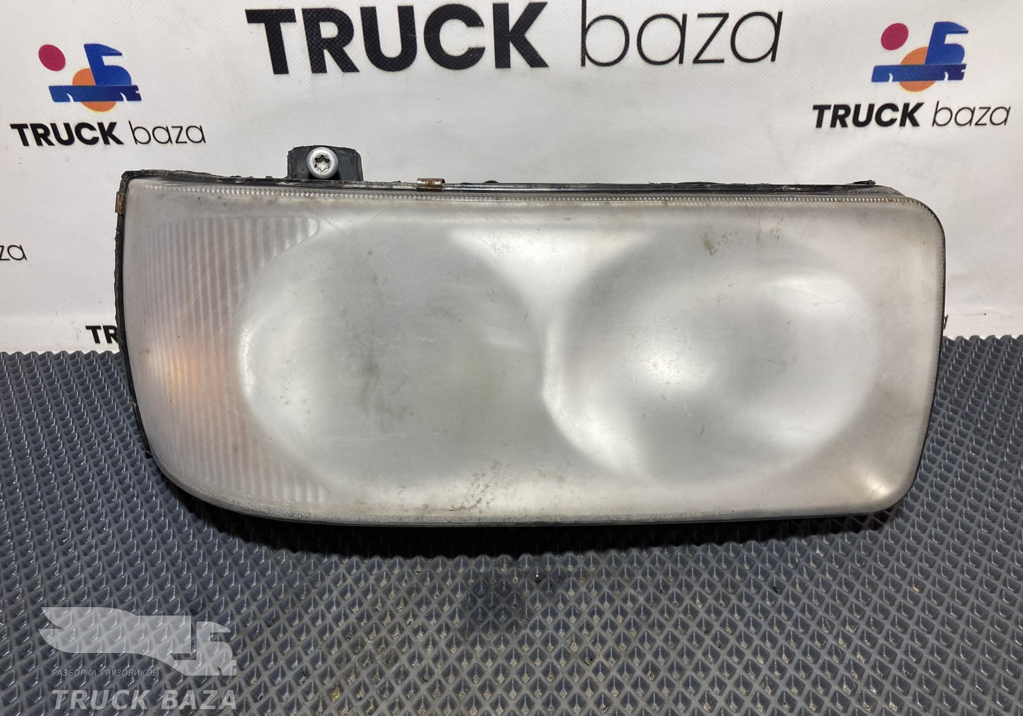 1743684 Фара левая