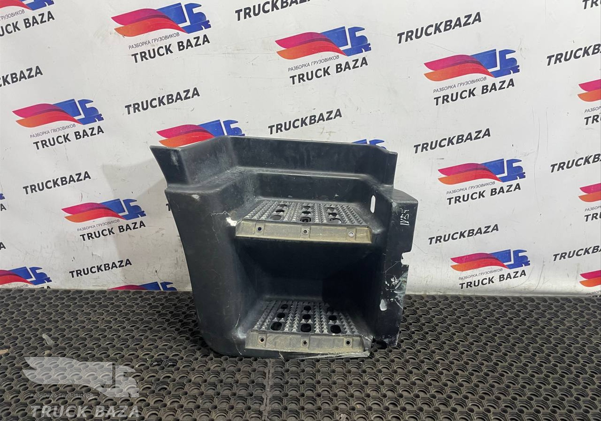 504103304 Корпус подножки правый для Iveco Stralis II Hi-Way (с 2012)