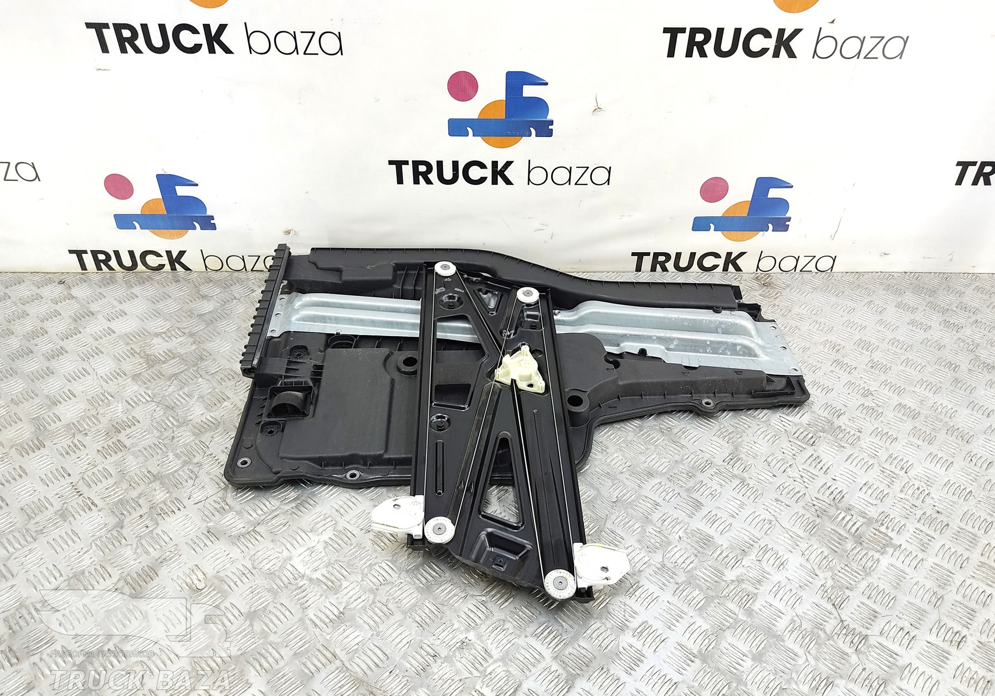 81626456054 Стеклоподъемник правый для Man TGX II (с 2012)