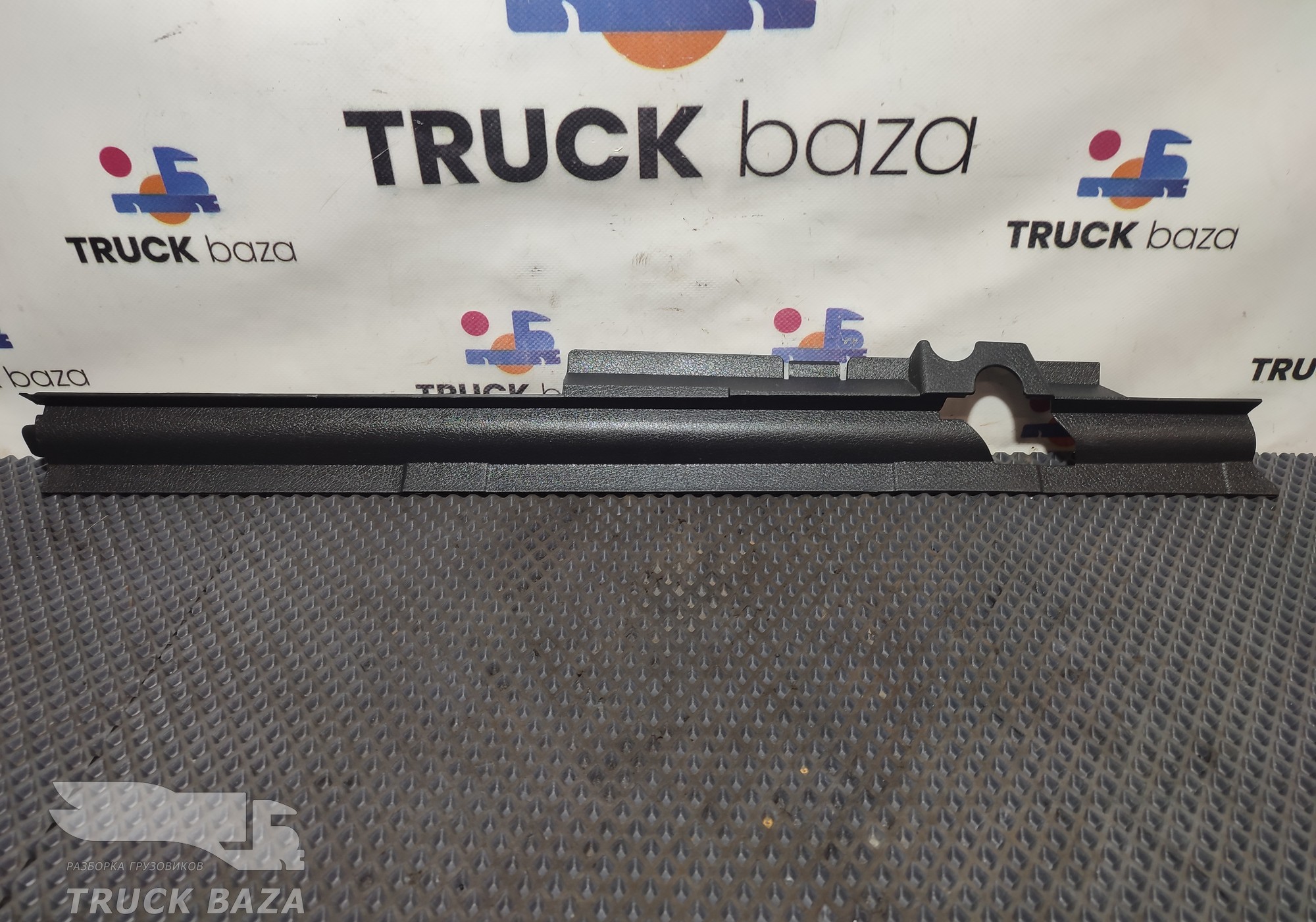 9406920001 Накладка стойки левая