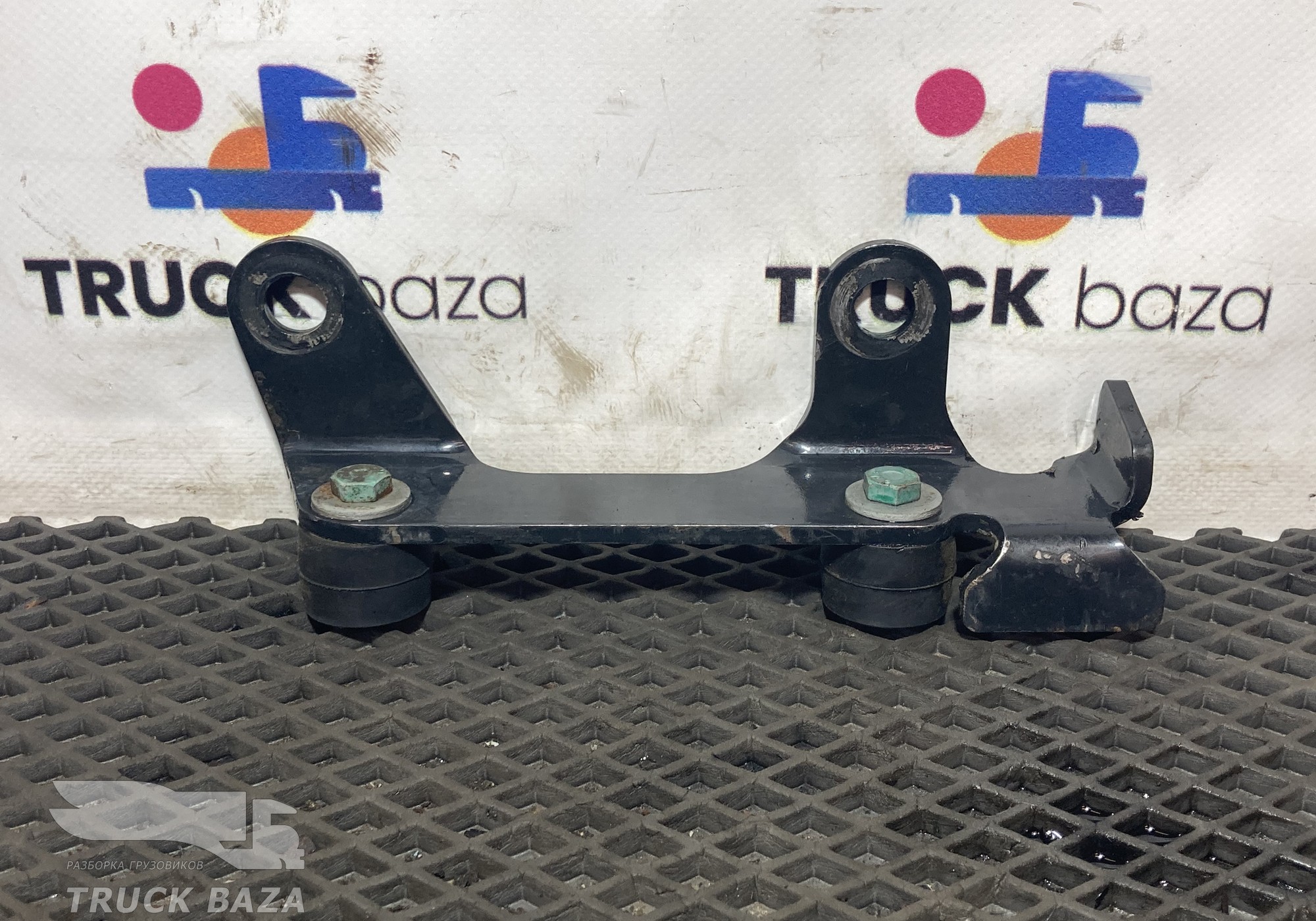 81429020301 Кронштейн трапа за кабиной для Man TGX I (с 2007)