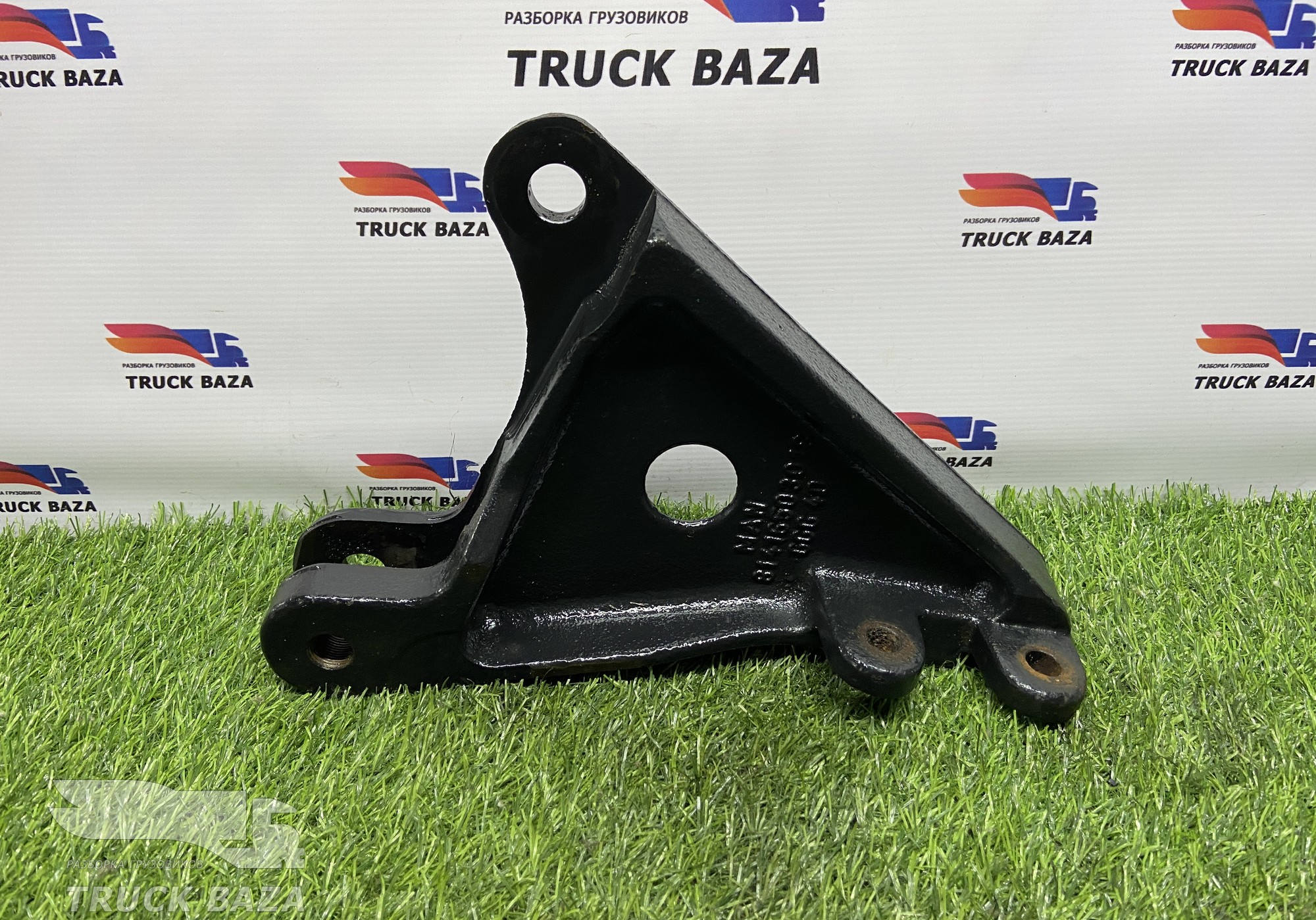 81416503018 Кронштейн усилителя бампера правый для Man TGX