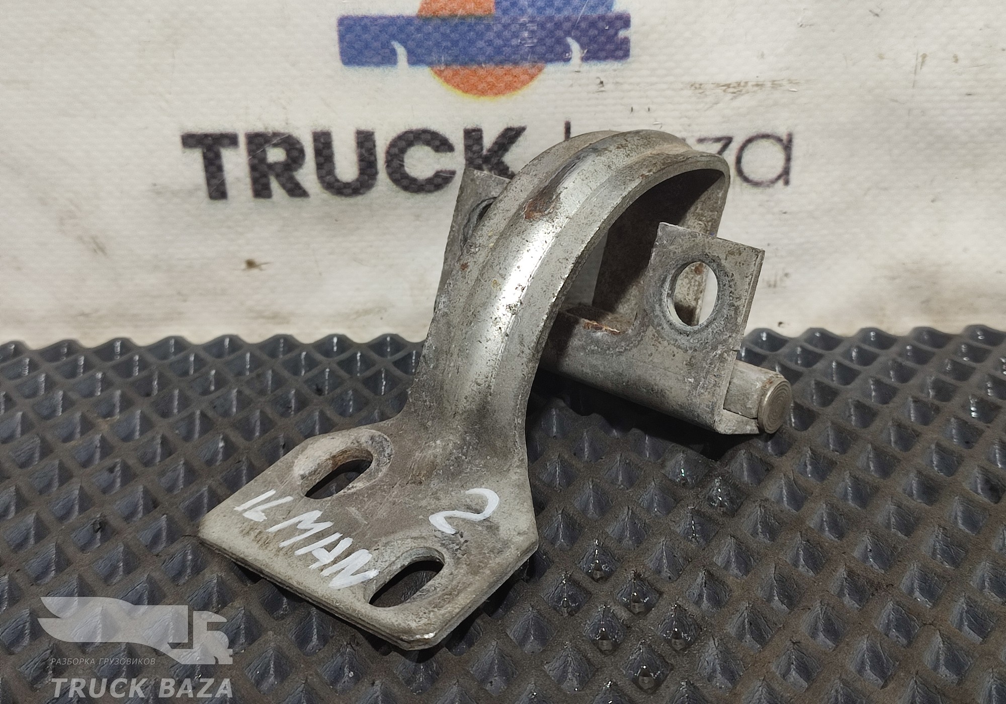 81972010332 Петля крышки инструментального ящика