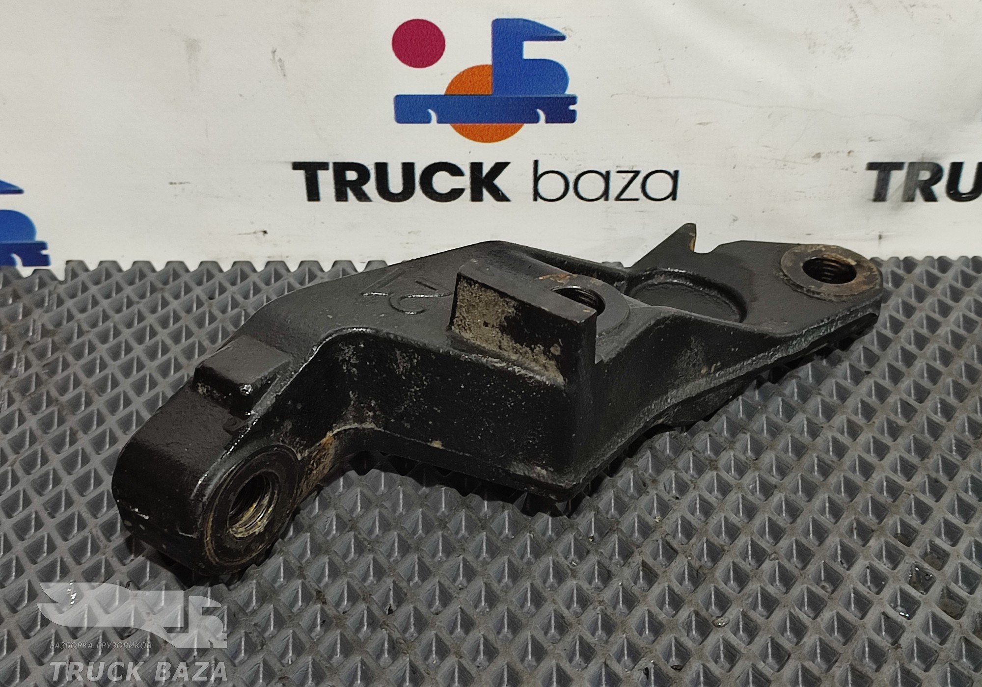 2553521 Кронштейн передней рессоры левый для Scania