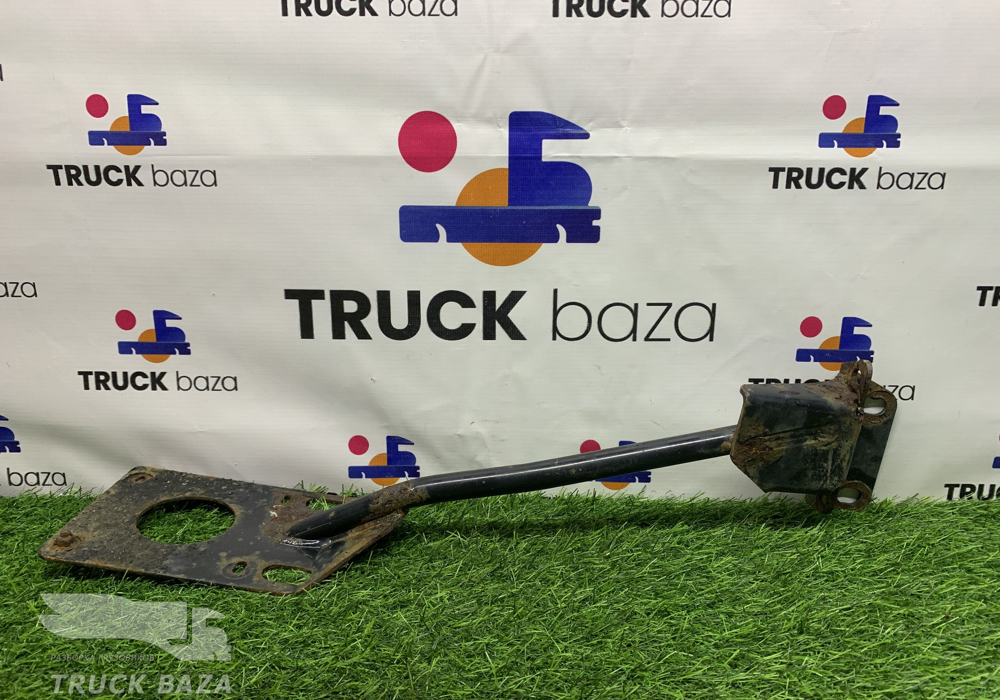 81612435371 Кронштейн крыла переднего левый