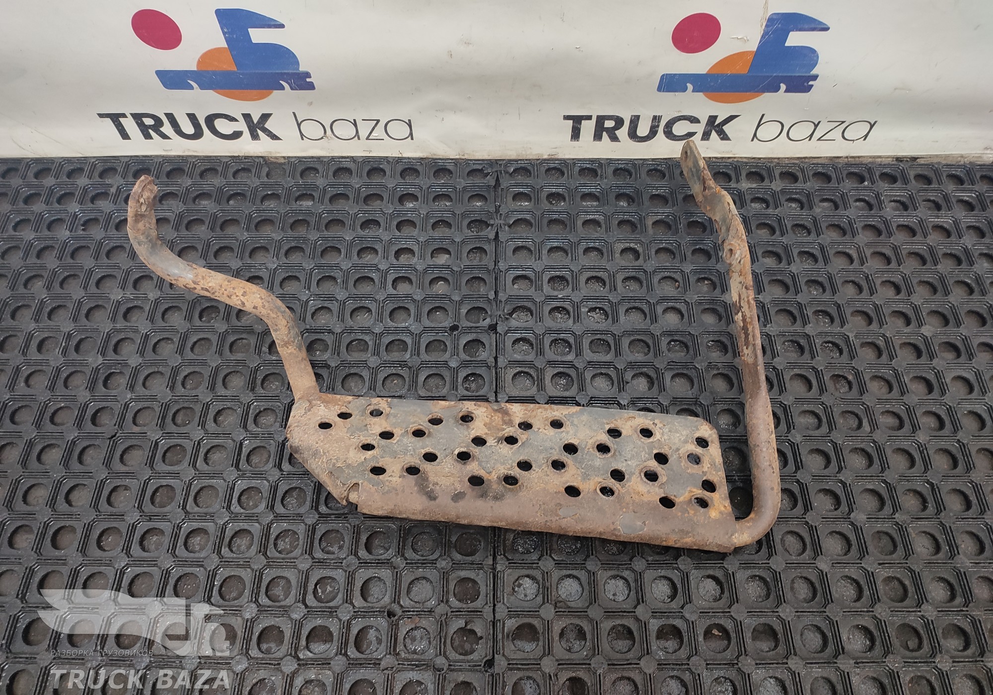 1490173 Подножка АКБ