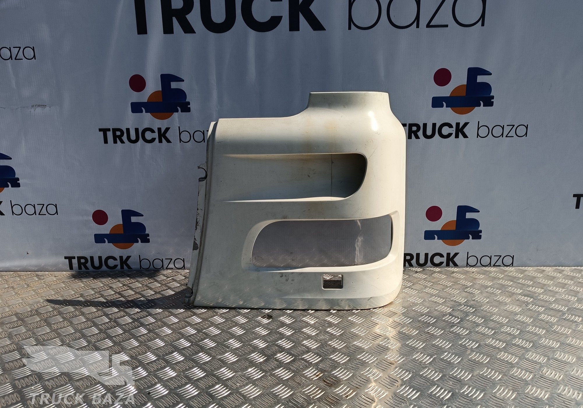 1398263 Облицовка фары левой для Daf XF105 (с 2005)