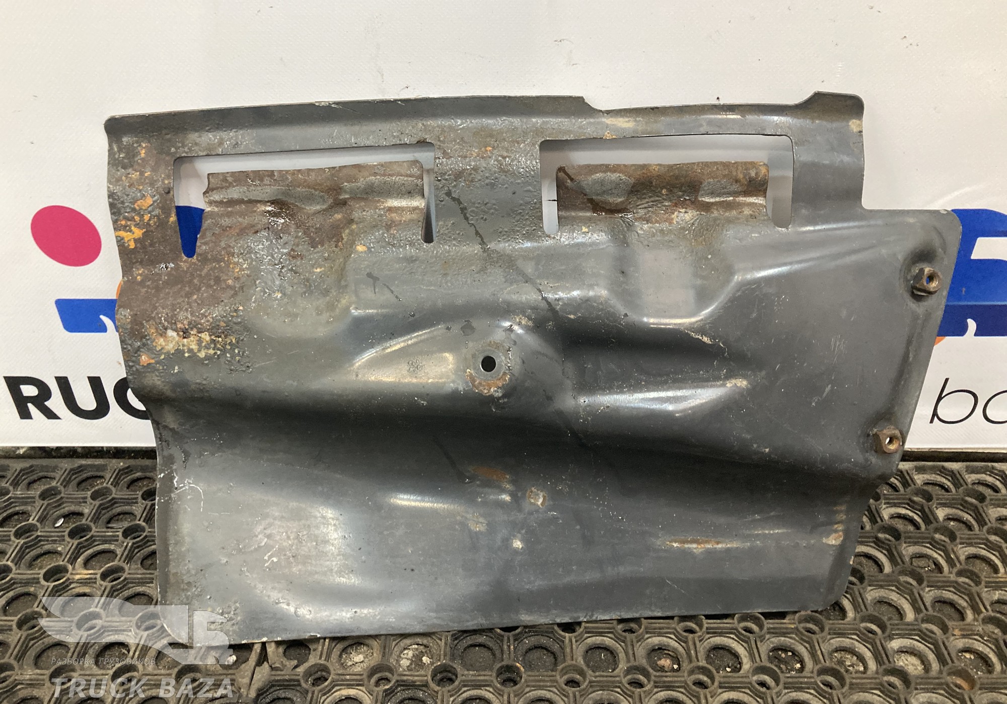 1482415 Локер передний