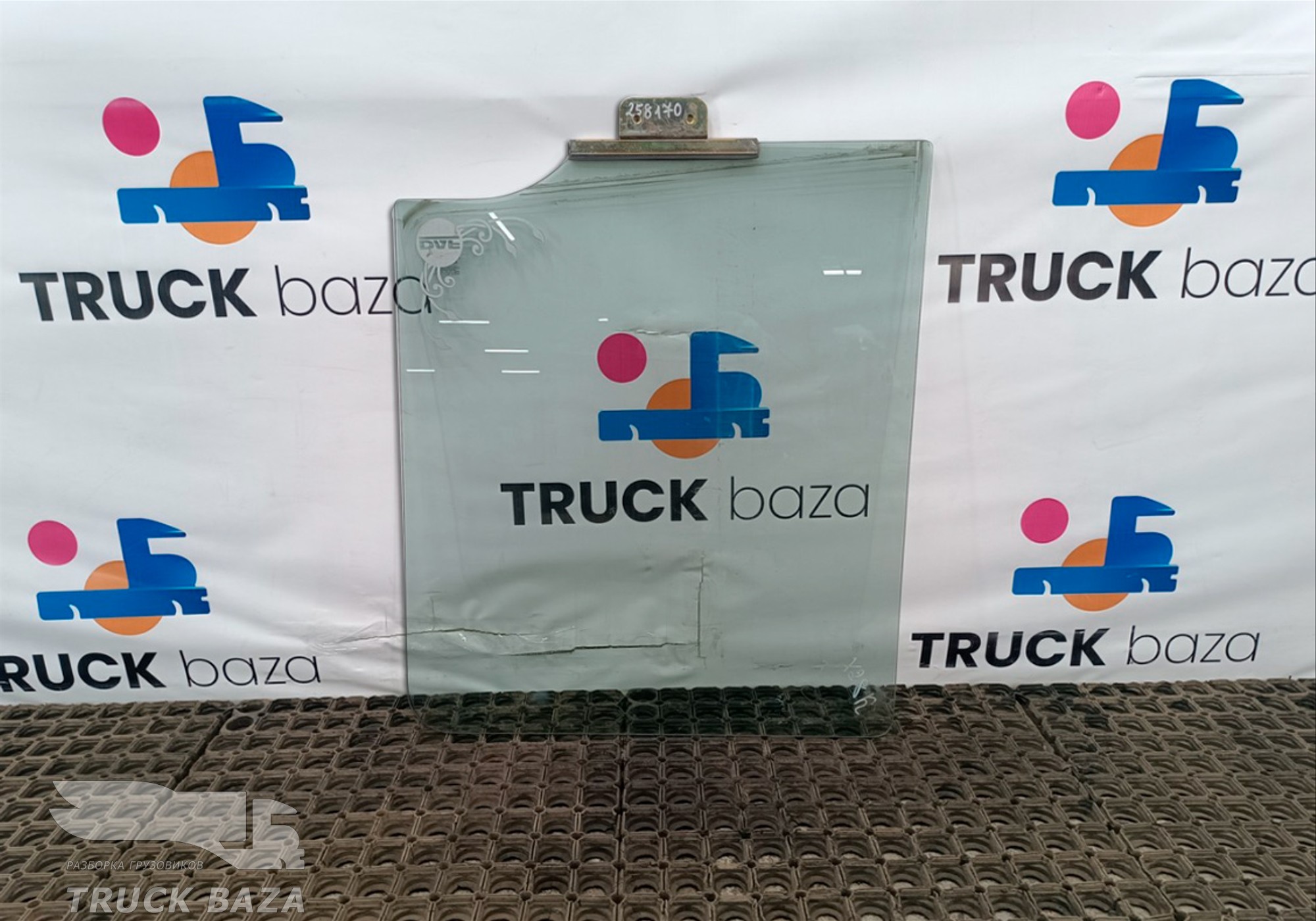 1284624 Стекло двери правой для Daf 95