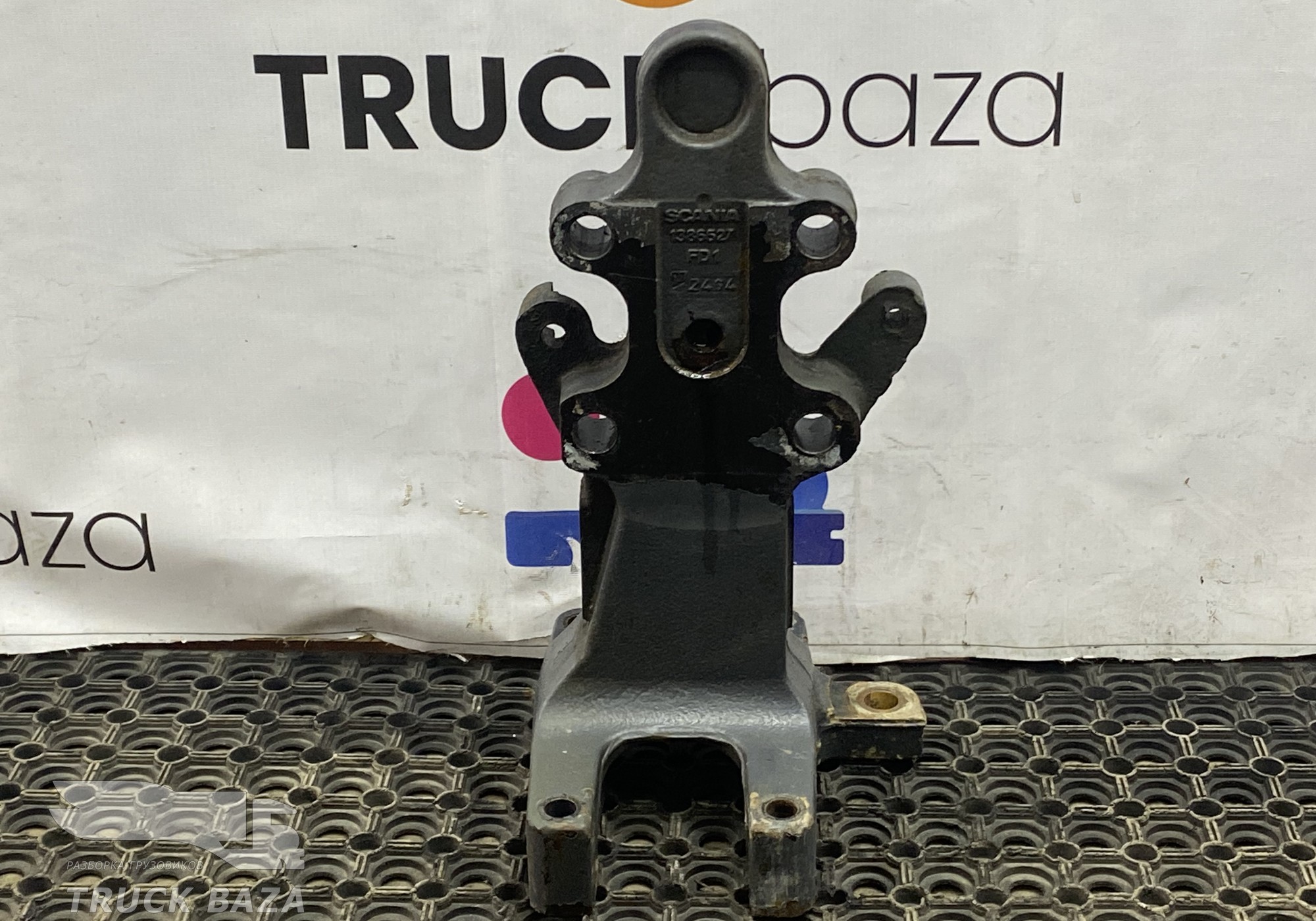 1386527 Кронштейн пневморессоры передний правый